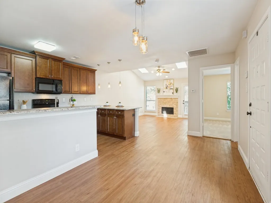 Condominium For Sale in Dallas County , 5616 Preston Oaks Road 110, Dallas, Texas 75254, 1 Bedroom, 1 Bathroom, 1 Garage spaces, 730 Sqft, built in 1981, mls#21390444, Real Estate Agent in Dallas, Homes For Sale in Dallas county, Homes For Sale in Dallas, Realtor in Dallas Texas, Real Estate Brokerage Independent Realty Texas, Luminita Cordes Realtor