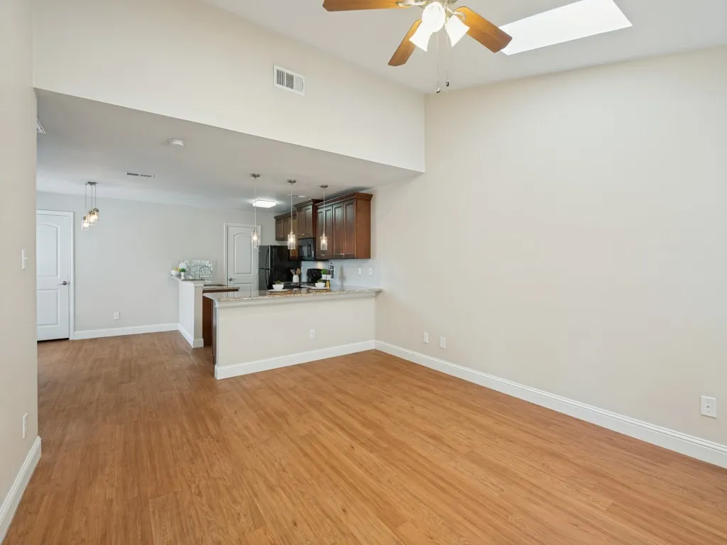 Condominium For Sale in Dallas County , 5616 Preston Oaks Road 110, Dallas, Texas 75254, 1 Bedroom, 1 Bathroom, 1 Garage spaces, 730 Sqft, built in 1981, mls#21390444, Real Estate Agent in Dallas, Homes For Sale in Dallas county, Homes For Sale in Dallas, Realtor in Dallas Texas, Real Estate Brokerage Independent Realty Texas, Luminita Cordes Realtor