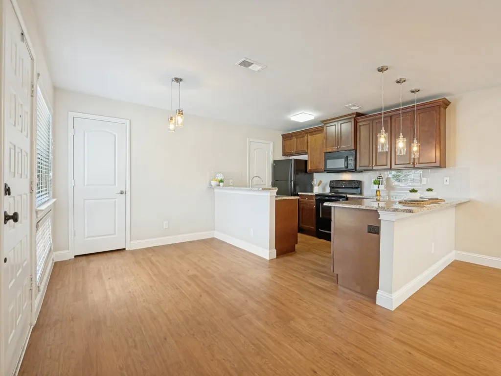 Condominium For Sale in Dallas County , 5616 Preston Oaks Road 110, Dallas, Texas 75254, 1 Bedroom, 1 Bathroom, 1 Garage spaces, 730 Sqft, built in 1981, mls#21390444, Real Estate Agent in Dallas, Homes For Sale in Dallas county, Homes For Sale in Dallas, Realtor in Dallas Texas, Real Estate Brokerage Independent Realty Texas, Luminita Cordes Realtor