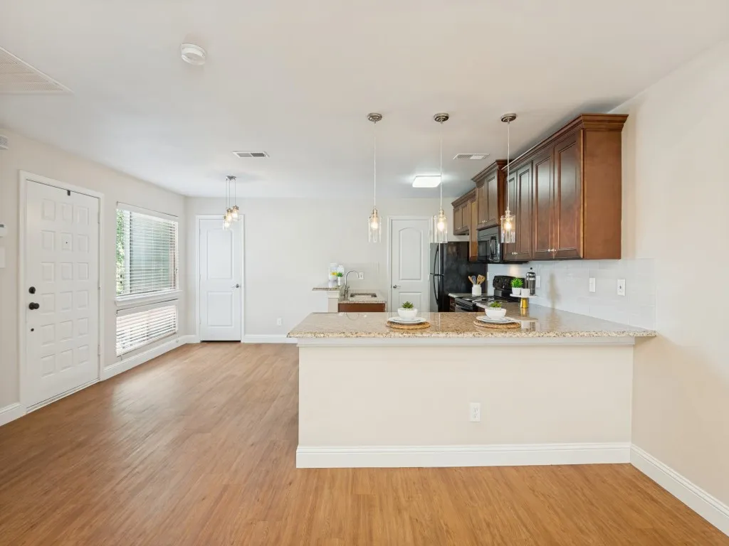Condominium For Sale in Dallas County , 5616 Preston Oaks Road 110, Dallas, Texas 75254, 1 Bedroom, 1 Bathroom, 1 Garage spaces, 730 Sqft, built in 1981, mls#21390444, Real Estate Agent in Dallas, Homes For Sale in Dallas county, Homes For Sale in Dallas, Realtor in Dallas Texas, Real Estate Brokerage Independent Realty Texas, Luminita Cordes Realtor