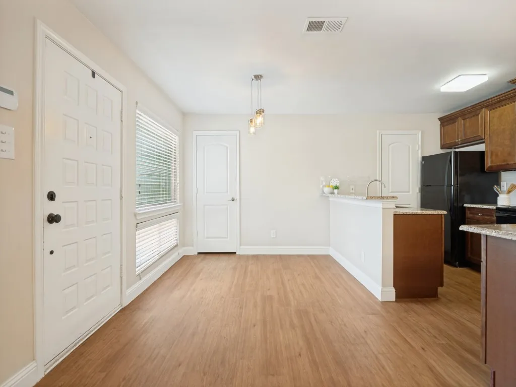 Condominium For Sale in Dallas County , 5616 Preston Oaks Road 110, Dallas, Texas 75254, 1 Bedroom, 1 Bathroom, 1 Garage spaces, 730 Sqft, built in 1981, mls#21390444, Real Estate Agent in Dallas, Homes For Sale in Dallas county, Homes For Sale in Dallas, Realtor in Dallas Texas, Real Estate Brokerage Independent Realty Texas, Luminita Cordes Realtor