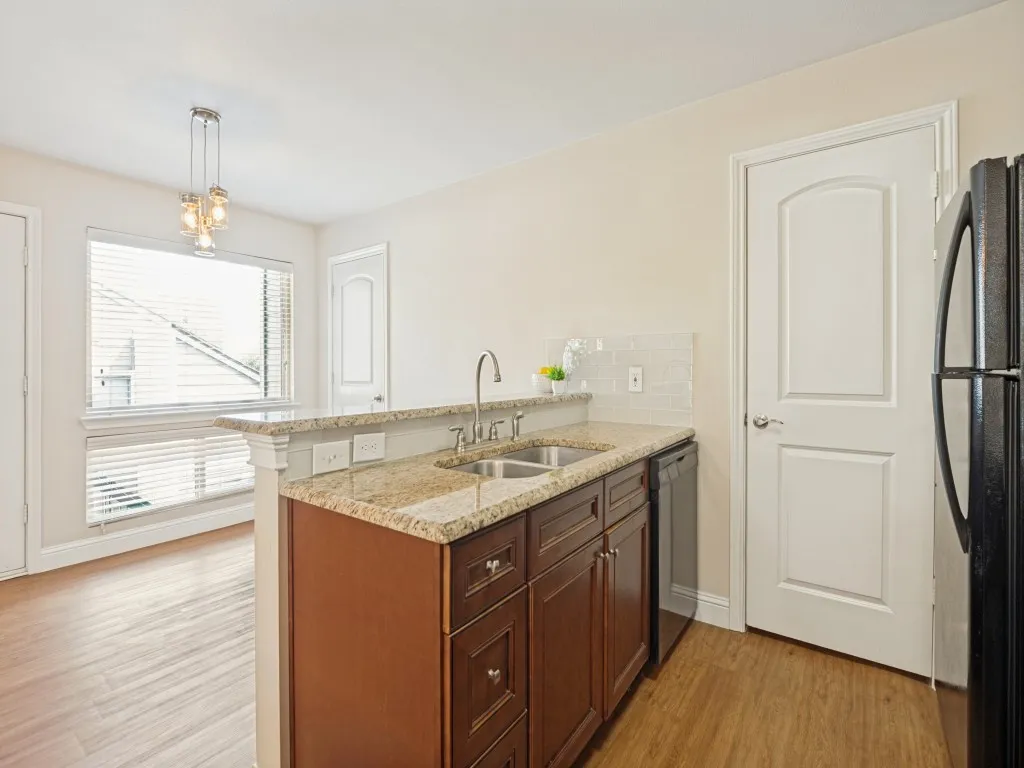 Condominium For Sale in Dallas County , 5616 Preston Oaks Road 110, Dallas, Texas 75254, 1 Bedroom, 1 Bathroom, 1 Garage spaces, 730 Sqft, built in 1981, mls#21390444, Real Estate Agent in Dallas, Homes For Sale in Dallas county, Homes For Sale in Dallas, Realtor in Dallas Texas, Real Estate Brokerage Independent Realty Texas, Luminita Cordes Realtor