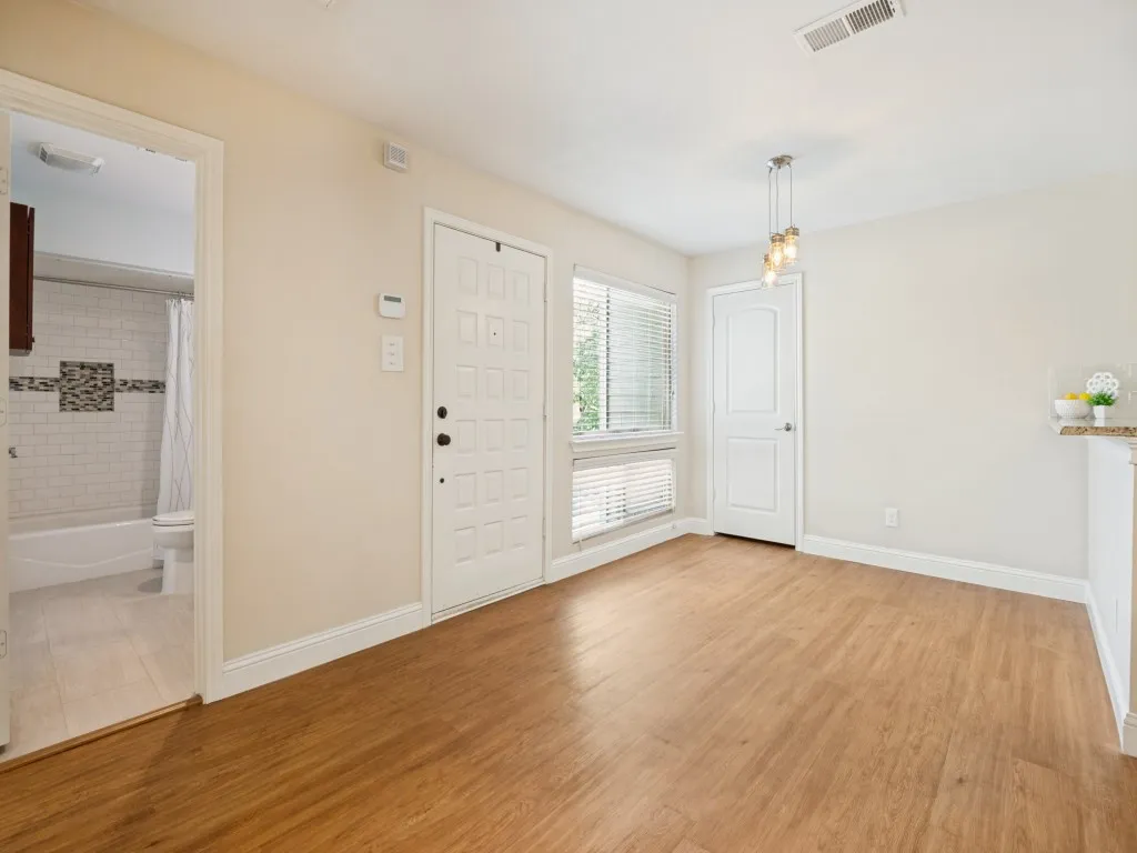 Condominium For Sale in Dallas County , 5616 Preston Oaks Road 110, Dallas, Texas 75254, 1 Bedroom, 1 Bathroom, 1 Garage spaces, 730 Sqft, built in 1981, mls#21390444, Real Estate Agent in Dallas, Homes For Sale in Dallas county, Homes For Sale in Dallas, Realtor in Dallas Texas, Real Estate Brokerage Independent Realty Texas, Luminita Cordes Realtor