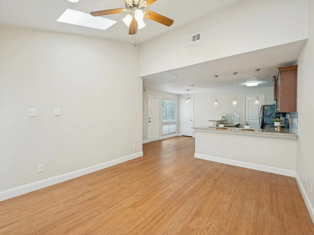 Condominium For Sale in Dallas County , 5616 Preston Oaks Road 110, Dallas, Texas 75254, 1 Bedroom, 1 Bathroom, 1 Garage spaces, 730 Sqft, built in 1981, mls#21390444, Real Estate Agent in Dallas, Homes For Sale in Dallas county, Homes For Sale in Dallas, Realtor in Dallas Texas, Real Estate Brokerage Independent Realty Texas, Luminita Cordes Realtor