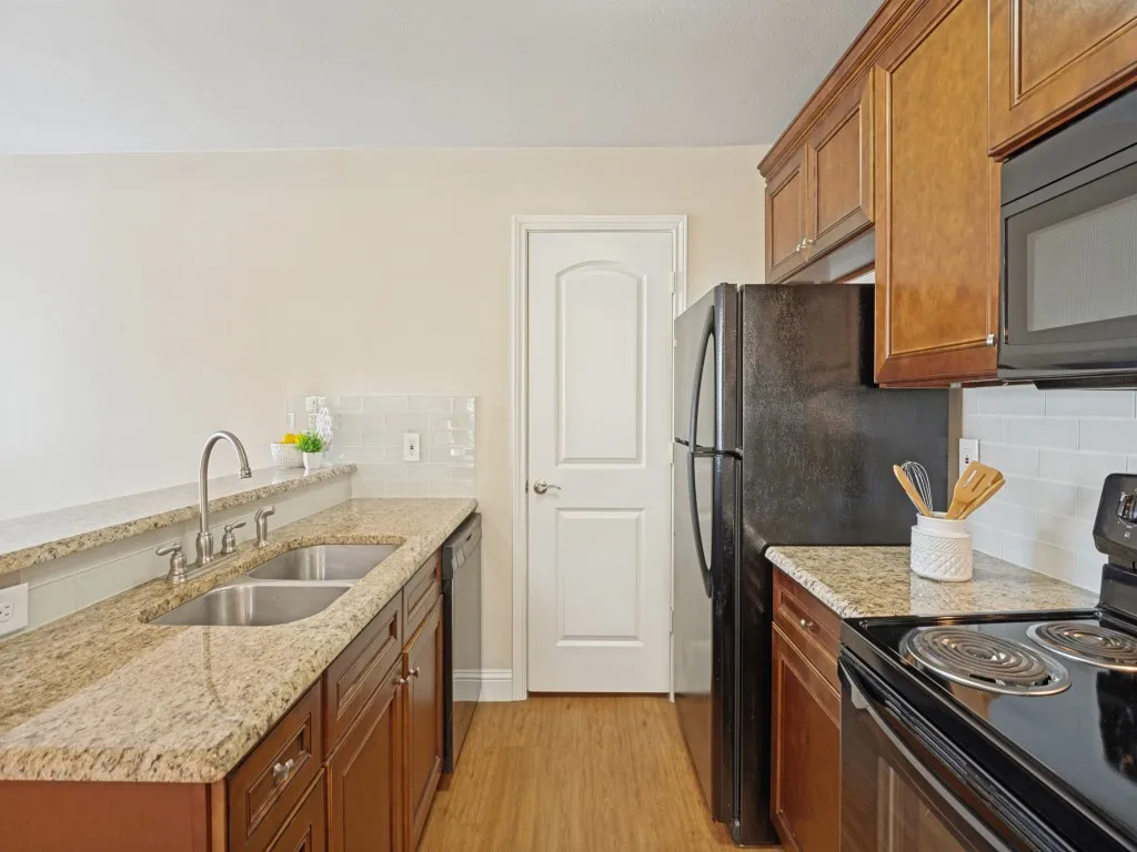 Condominium For Sale in Dallas County , 5616 Preston Oaks Road 110, Dallas, Texas 75254, 1 Bedroom, 1 Bathroom, 1 Garage spaces, 730 Sqft, built in 1981, mls#21390444, Real Estate Agent in Dallas, Homes For Sale in Dallas county, Homes For Sale in Dallas, Realtor in Dallas Texas, Real Estate Brokerage Independent Realty Texas, Luminita Cordes Realtor