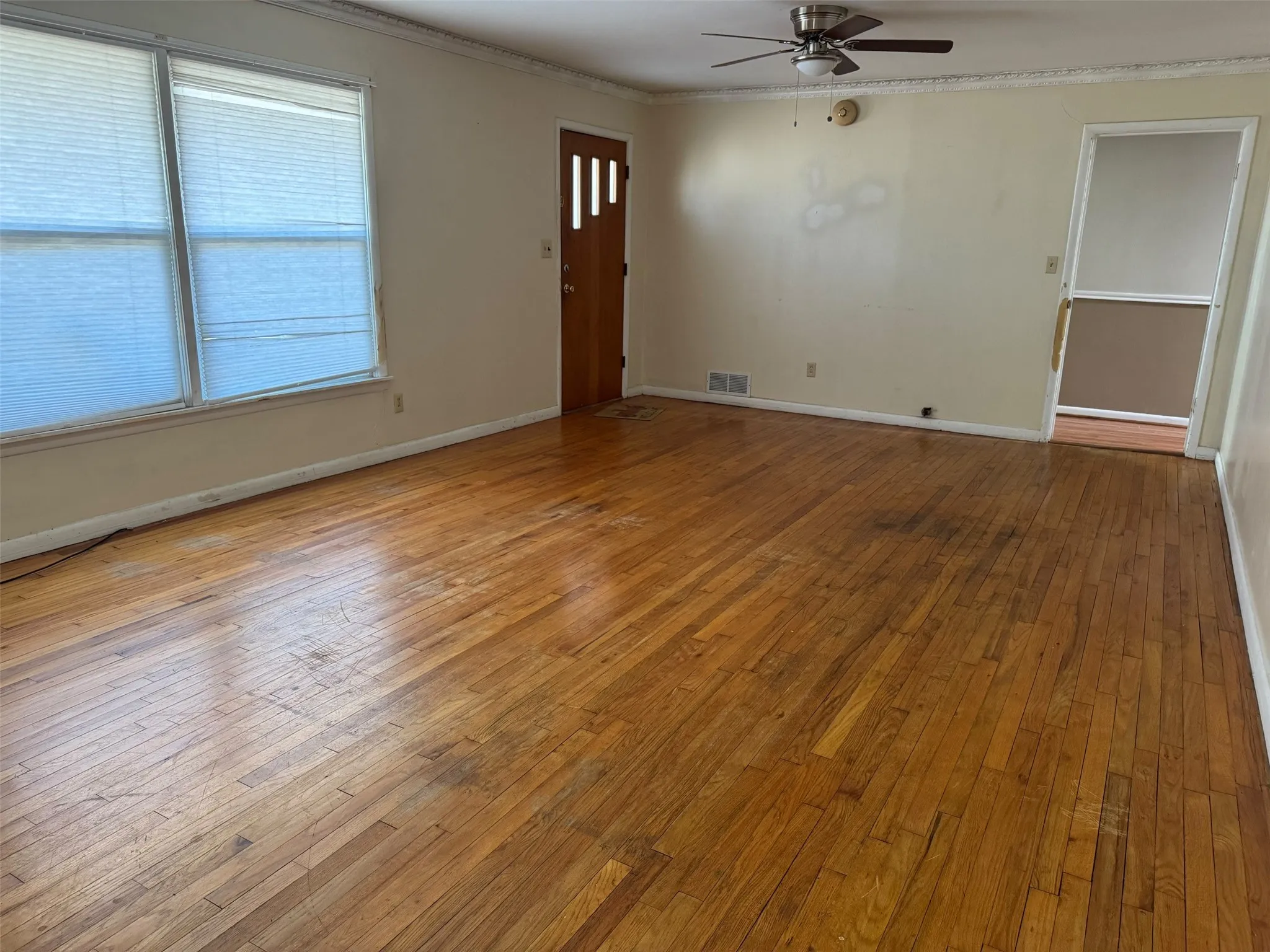 Single Family Residence For Sale in Henderson County , 401 N Terry Street, Malakoff, Texas 75148, 2 Bedroom, 2 Bathroom, Garage spaces, 1,834 Sqft, built in 1963, mls#21387345, Real Estate Agent in Malakoff, Homes For Sale in Henderson county, Homes For Sale in Malakoff, Realtor in Malakoff Texas, Real Estate Brokerage Independent Realty Texas, Luminita Cordes Realtor