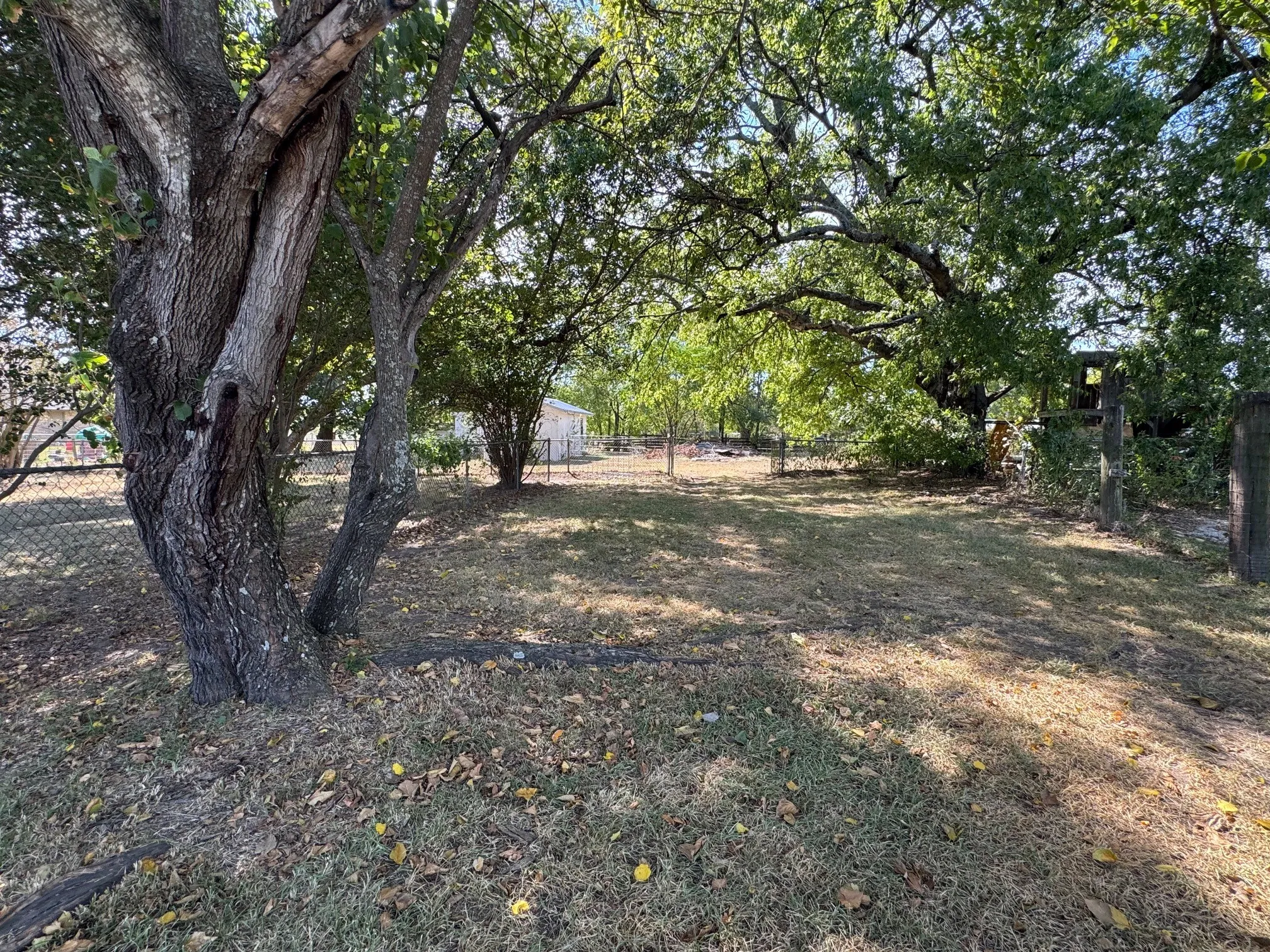Single Family Residence For Sale in Henderson County , 401 N Terry Street, Malakoff, Texas 75148, 2 Bedroom, 2 Bathroom, Garage spaces, 1,834 Sqft, built in 1963, mls#21387345, Real Estate Agent in Malakoff, Homes For Sale in Henderson county, Homes For Sale in Malakoff, Realtor in Malakoff Texas, Real Estate Brokerage Independent Realty Texas, Luminita Cordes Realtor