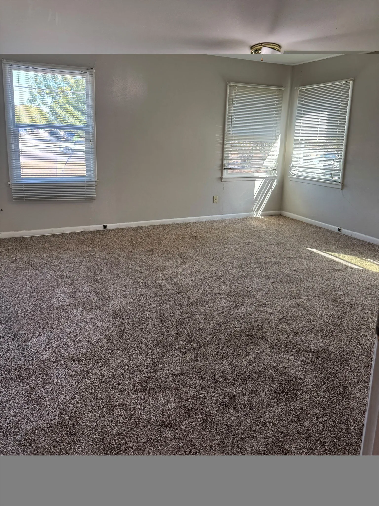 Single Family Residence For Sale in Henderson County , 401 N Terry Street, Malakoff, Texas 75148, 2 Bedroom, 2 Bathroom, Garage spaces, 1,834 Sqft, built in 1963, mls#21387345, Real Estate Agent in Malakoff, Homes For Sale in Henderson county, Homes For Sale in Malakoff, Realtor in Malakoff Texas, Real Estate Brokerage Independent Realty Texas, Luminita Cordes Realtor