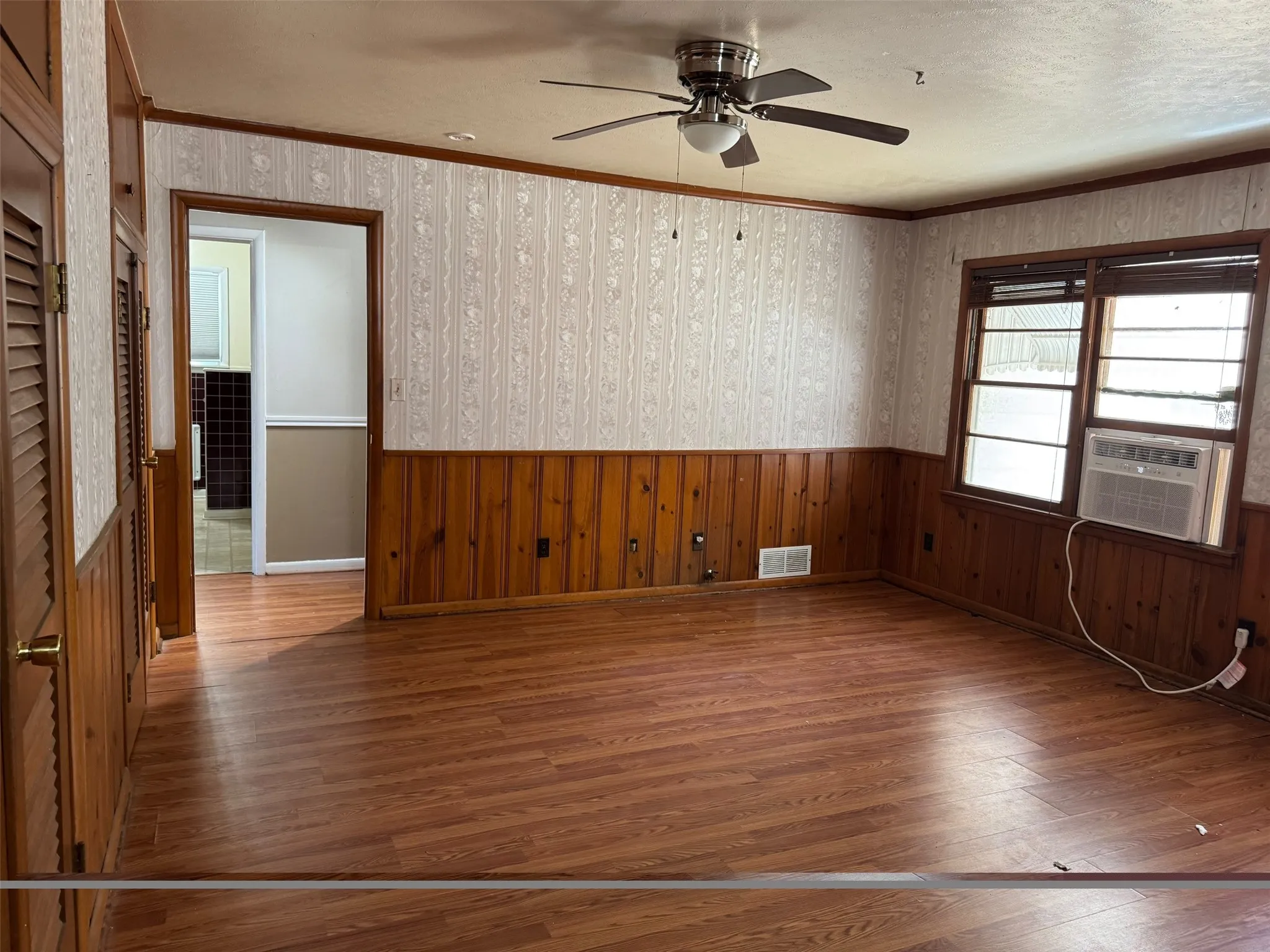 Single Family Residence For Sale in Henderson County , 401 N Terry Street, Malakoff, Texas 75148, 2 Bedroom, 2 Bathroom, Garage spaces, 1,834 Sqft, built in 1963, mls#21387345, Real Estate Agent in Malakoff, Homes For Sale in Henderson county, Homes For Sale in Malakoff, Realtor in Malakoff Texas, Real Estate Brokerage Independent Realty Texas, Luminita Cordes Realtor