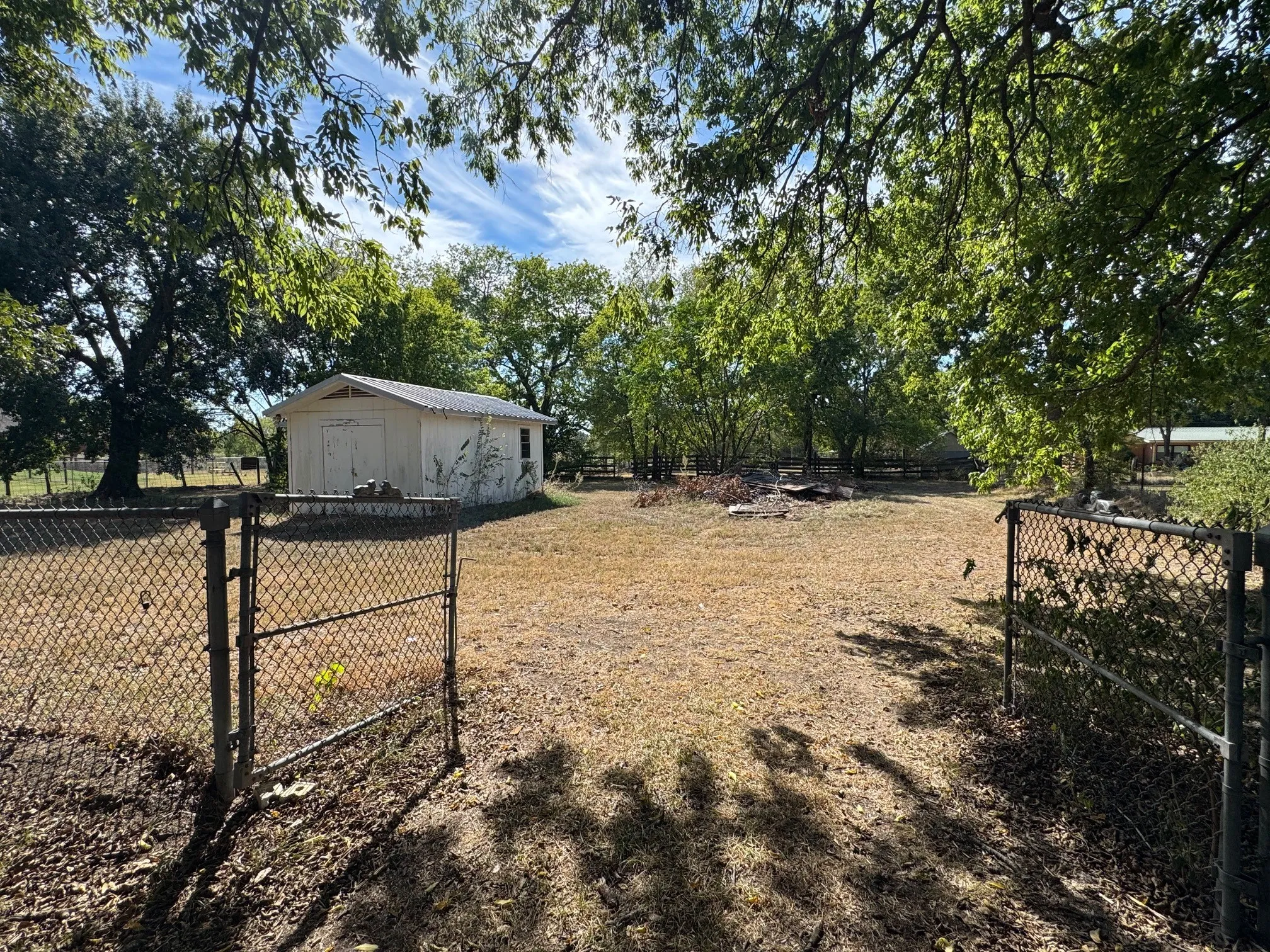 Single Family Residence For Sale in Henderson County , 401 N Terry Street, Malakoff, Texas 75148, 2 Bedroom, 2 Bathroom, Garage spaces, 1,834 Sqft, built in 1963, mls#21387345, Real Estate Agent in Malakoff, Homes For Sale in Henderson county, Homes For Sale in Malakoff, Realtor in Malakoff Texas, Real Estate Brokerage Independent Realty Texas, Luminita Cordes Realtor