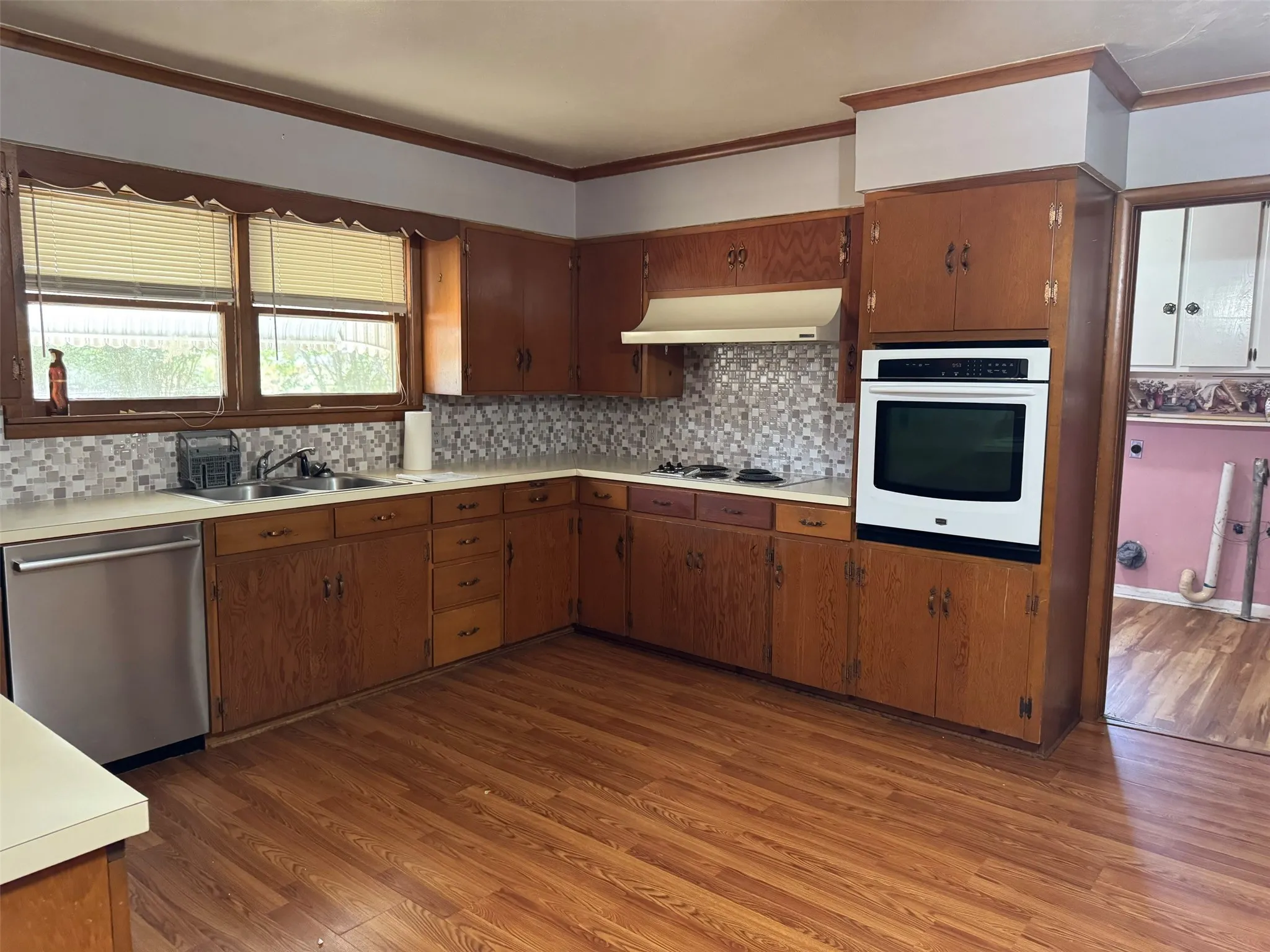 Single Family Residence For Sale in Henderson County , 401 N Terry Street, Malakoff, Texas 75148, 2 Bedroom, 2 Bathroom, Garage spaces, 1,834 Sqft, built in 1963, mls#21387345, Real Estate Agent in Malakoff, Homes For Sale in Henderson county, Homes For Sale in Malakoff, Realtor in Malakoff Texas, Real Estate Brokerage Independent Realty Texas, Luminita Cordes Realtor