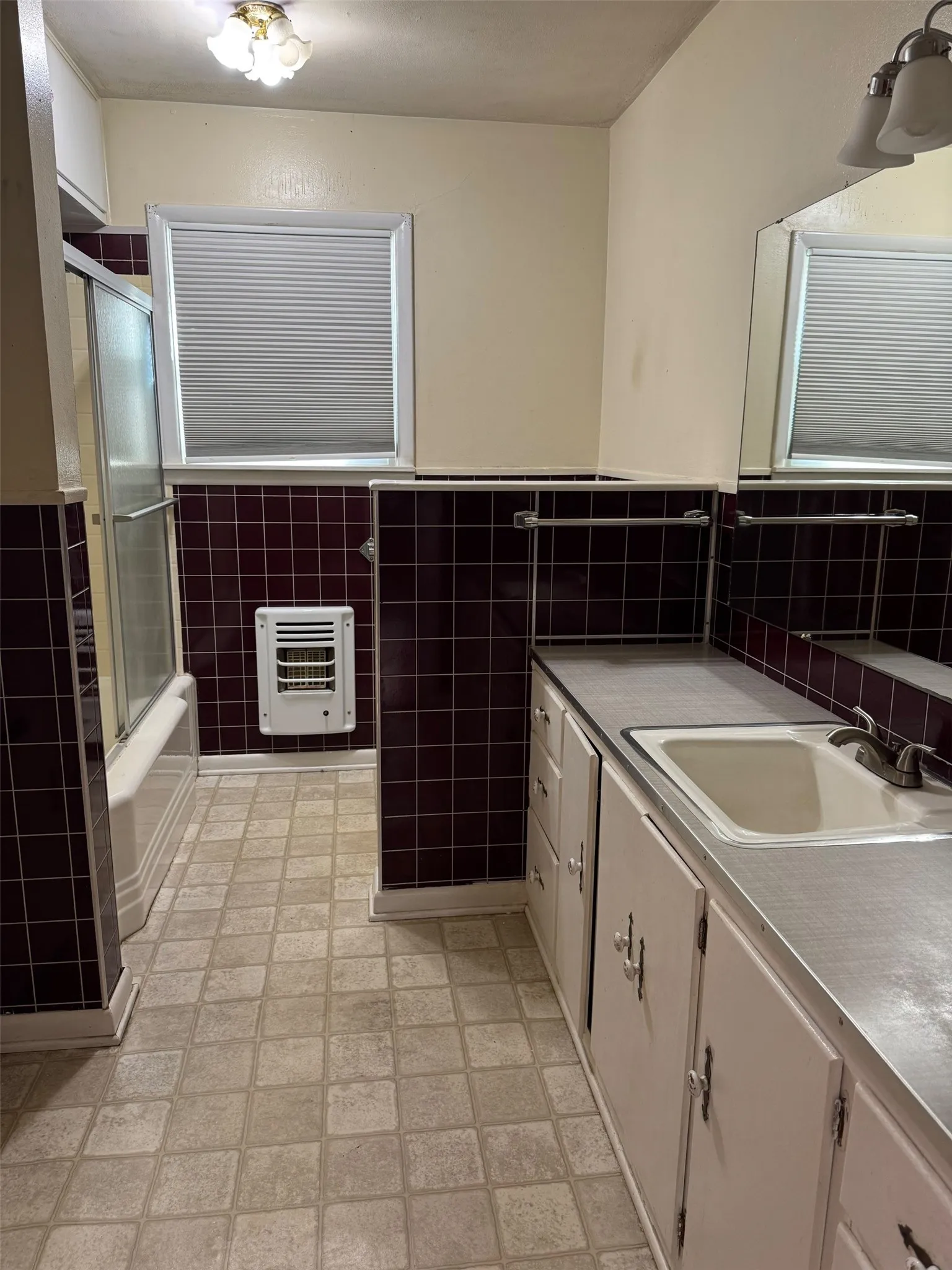 Single Family Residence For Sale in Henderson County , 401 N Terry Street, Malakoff, Texas 75148, 2 Bedroom, 2 Bathroom, Garage spaces, 1,834 Sqft, built in 1963, mls#21387345, Real Estate Agent in Malakoff, Homes For Sale in Henderson county, Homes For Sale in Malakoff, Realtor in Malakoff Texas, Real Estate Brokerage Independent Realty Texas, Luminita Cordes Realtor