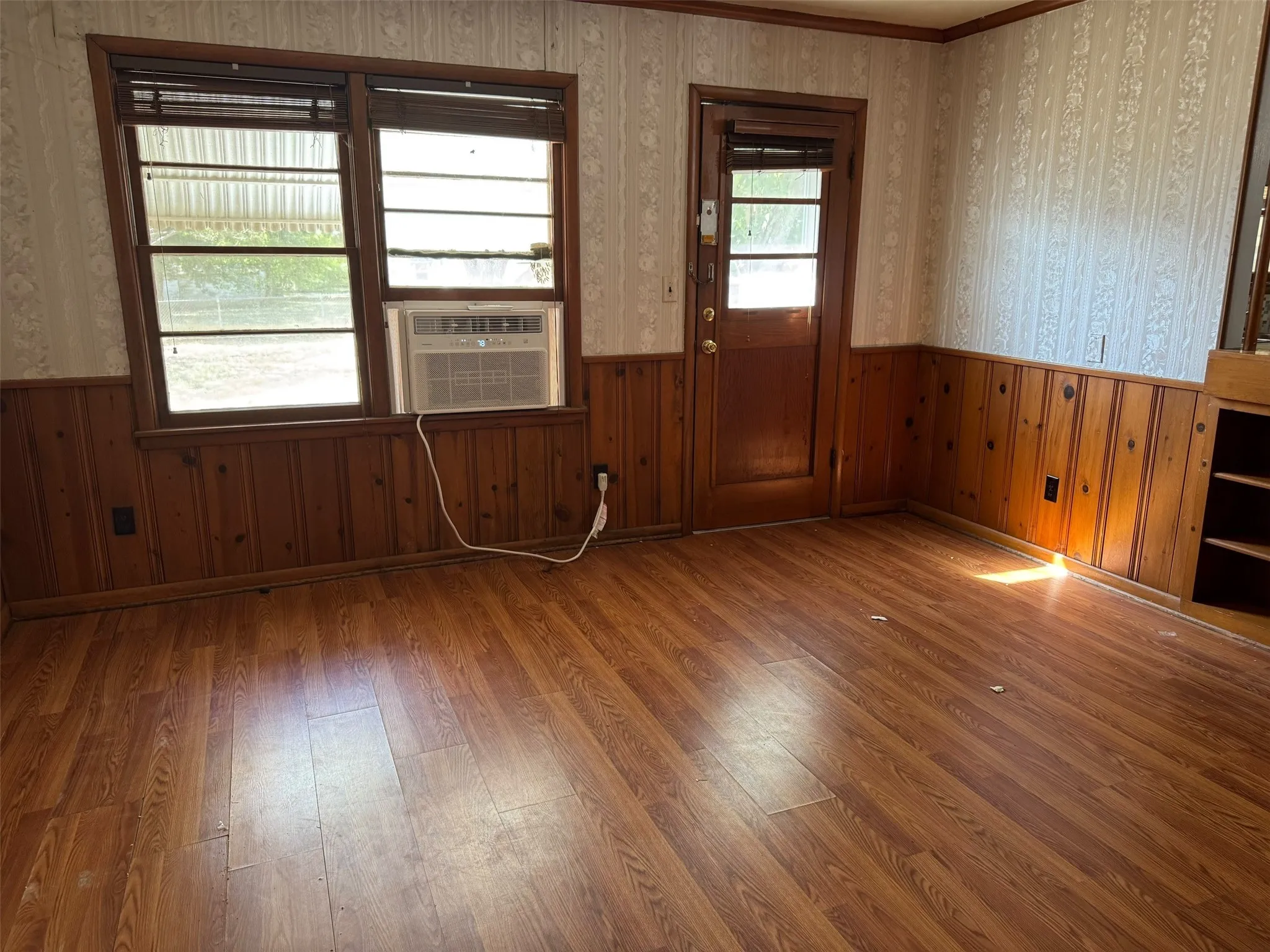 Single Family Residence For Sale in Henderson County , 401 N Terry Street, Malakoff, Texas 75148, 2 Bedroom, 2 Bathroom, Garage spaces, 1,834 Sqft, built in 1963, mls#21387345, Real Estate Agent in Malakoff, Homes For Sale in Henderson county, Homes For Sale in Malakoff, Realtor in Malakoff Texas, Real Estate Brokerage Independent Realty Texas, Luminita Cordes Realtor