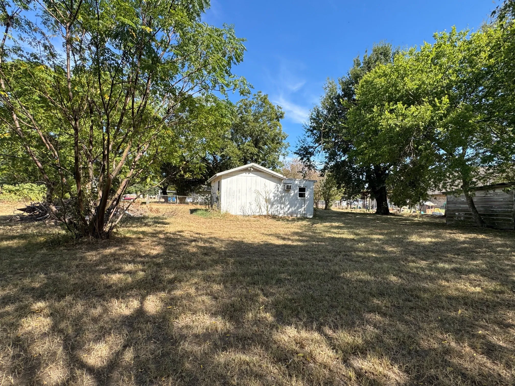 Single Family Residence For Sale in Henderson County , 401 N Terry Street, Malakoff, Texas 75148, 2 Bedroom, 2 Bathroom, Garage spaces, 1,834 Sqft, built in 1963, mls#21387345, Real Estate Agent in Malakoff, Homes For Sale in Henderson county, Homes For Sale in Malakoff, Realtor in Malakoff Texas, Real Estate Brokerage Independent Realty Texas, Luminita Cordes Realtor