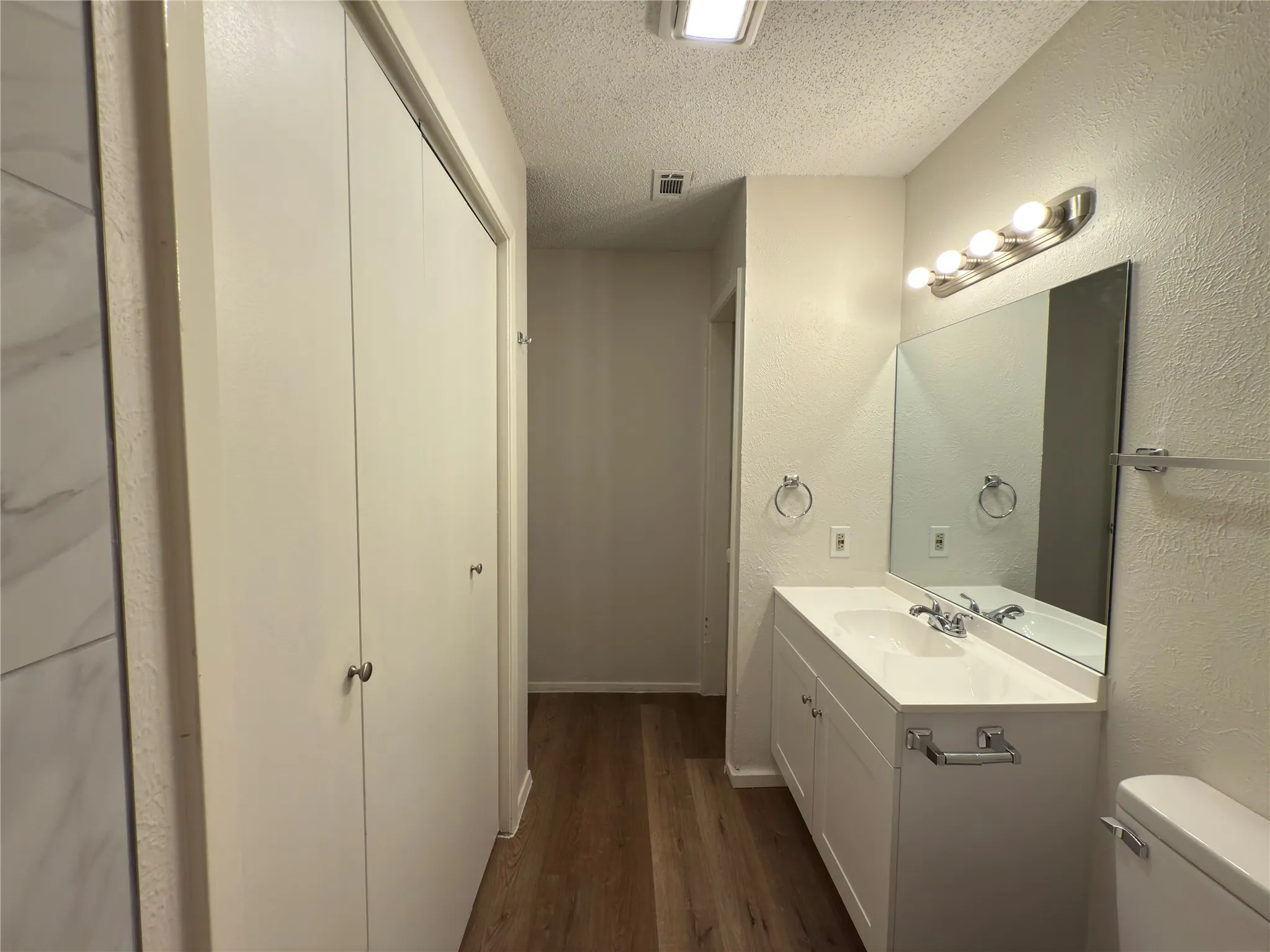 Condominium For Rent in Dallas County , 9696 Walnut Street 1917, Dallas, Texas 75243, 1 Bedroom, 1 Bathroom, Garage spaces, 730 Sqft, built in 1981, mls#21390470, Real Estate Agent in Dallas, Homes For Rent in Dallas county, Homes For Rent in Dallas, Realtor in Dallas Texas, Real Estate Brokerage Independent Realty Texas, Luminita Cordes Realtor