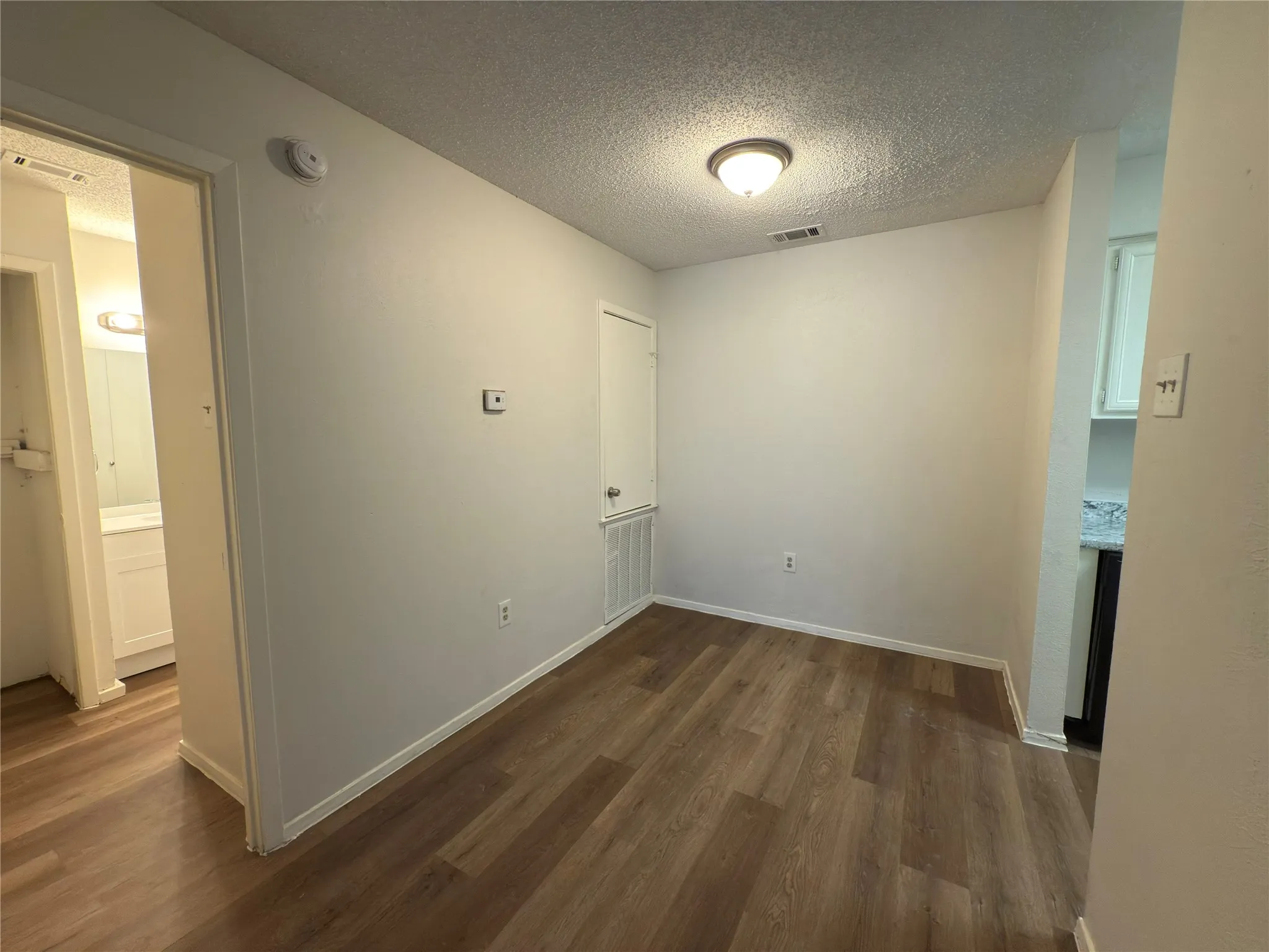Condominium For Rent in Dallas County , 9696 Walnut Street 1917, Dallas, Texas 75243, 1 Bedroom, 1 Bathroom, Garage spaces, 730 Sqft, built in 1981, mls#21390470, Real Estate Agent in Dallas, Homes For Rent in Dallas county, Homes For Rent in Dallas, Realtor in Dallas Texas, Real Estate Brokerage Independent Realty Texas, Luminita Cordes Realtor