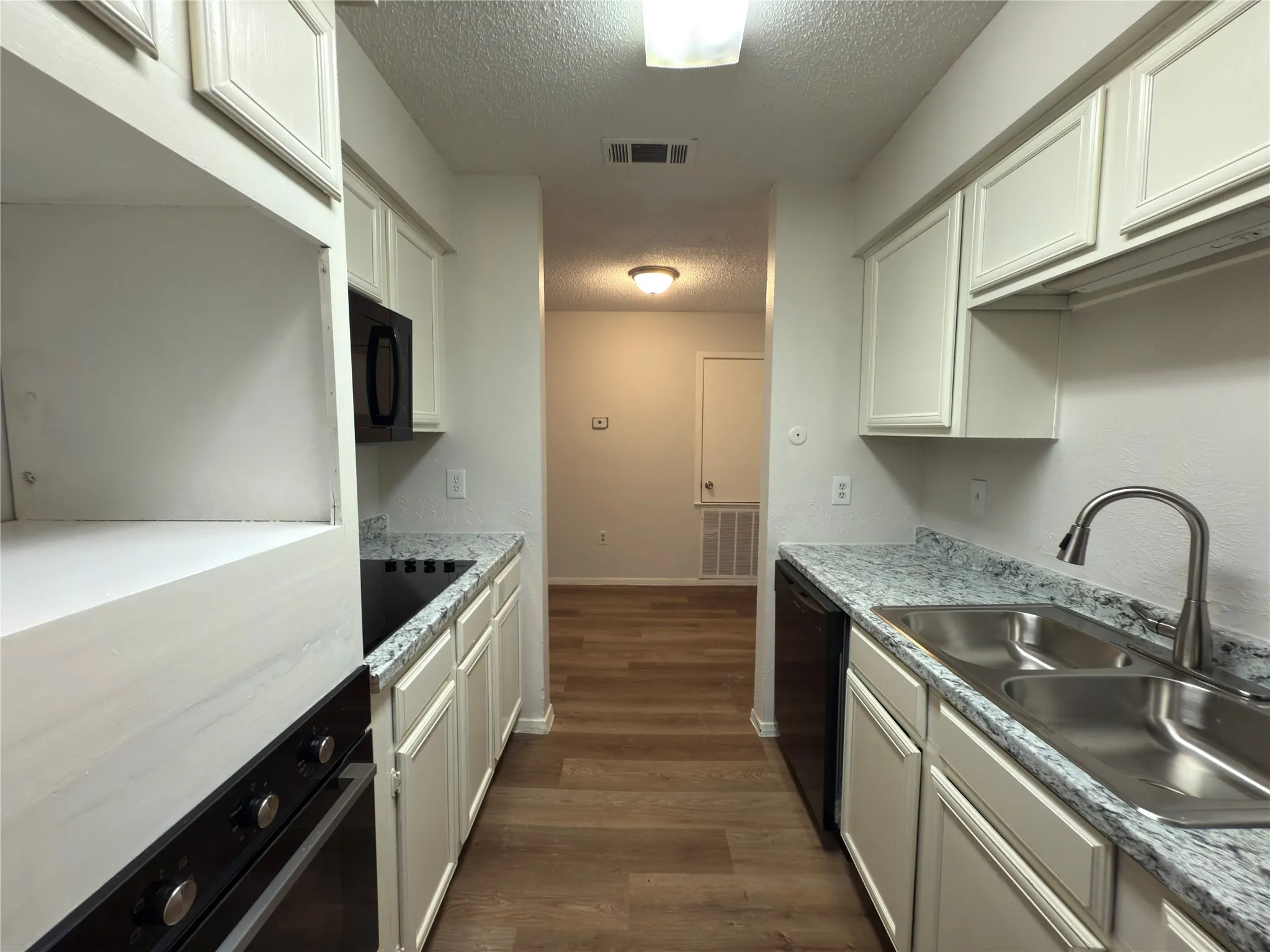 Condominium For Rent in Dallas County , 9696 Walnut Street 1917, Dallas, Texas 75243, 1 Bedroom, 1 Bathroom, Garage spaces, 730 Sqft, built in 1981, mls#21390470, Real Estate Agent in Dallas, Homes For Rent in Dallas county, Homes For Rent in Dallas, Realtor in Dallas Texas, Real Estate Brokerage Independent Realty Texas, Luminita Cordes Realtor