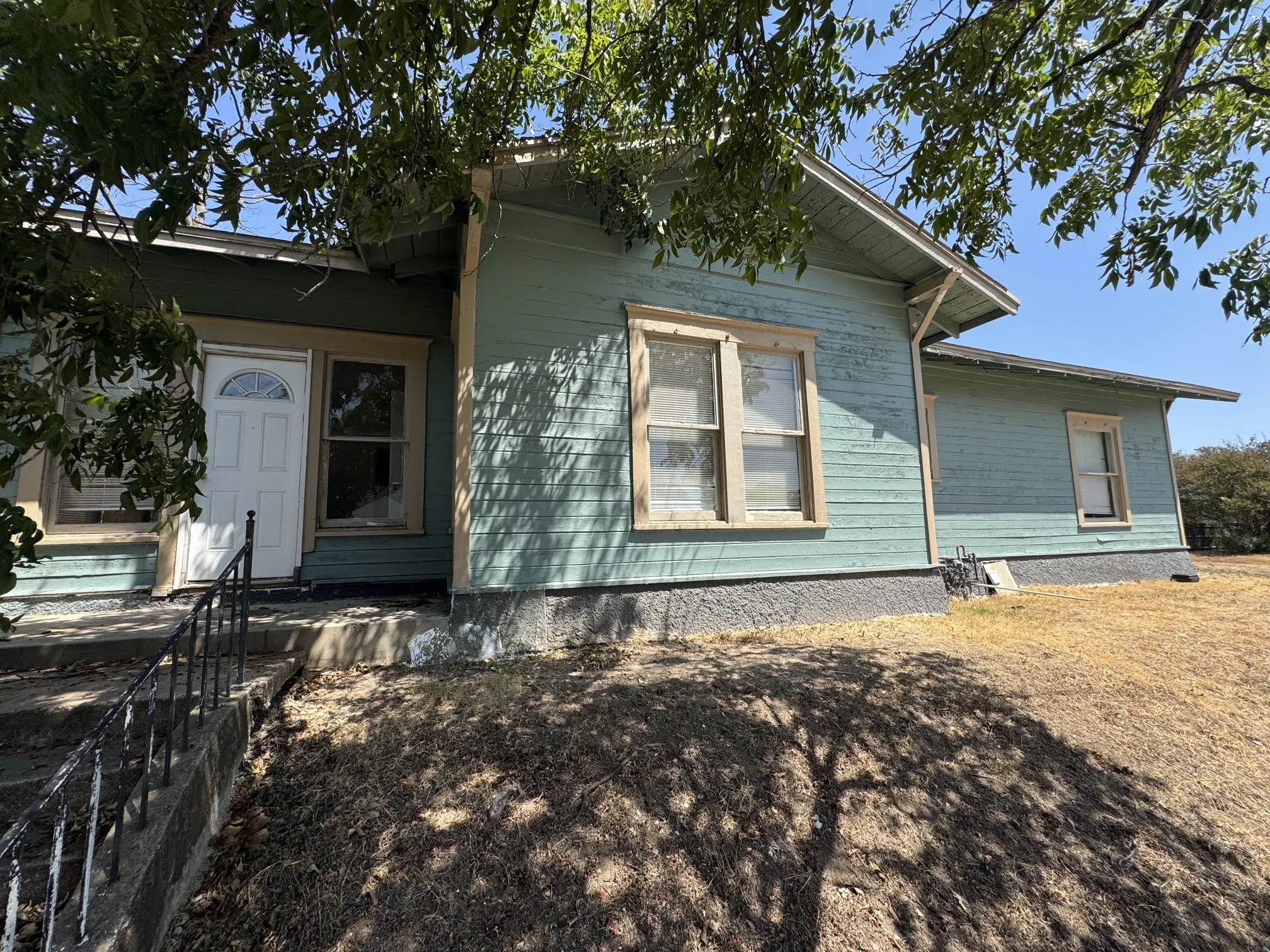 Single Family Residence For Rent in Mc Lennan County , 2025 Morrow Avenue, Waco, Texas 76707, 3 Bedroom, 2 Bathroom, Garage spaces, 1,792 Sqft, built in 1927, mls#21390480, Real Estate Agent in Waco, Homes For Rent in Mc Lennan county, Homes For Rent in Waco, Realtor in Waco Texas, Real Estate Brokerage Independent Realty Texas, Luminita Cordes Realtor