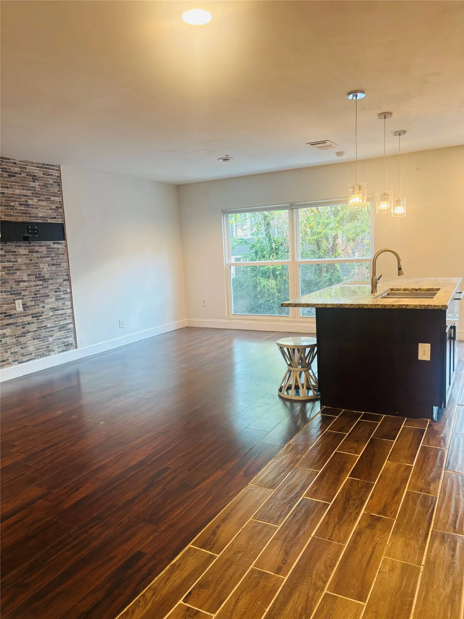 Condominium For Rent in Dallas County , 5815 Phoenix Drive 3A12, Dallas, Texas 75231, 2 Bedroom, 2 Bathroom, 2 Garage spaces, 1,175 Sqft, built in 1981, mls#21390478, Real Estate Agent in Dallas, Homes For Rent in Dallas county, Homes For Rent in Dallas, Realtor in Dallas Texas, Real Estate Brokerage Independent Realty Texas, Luminita Cordes Realtor