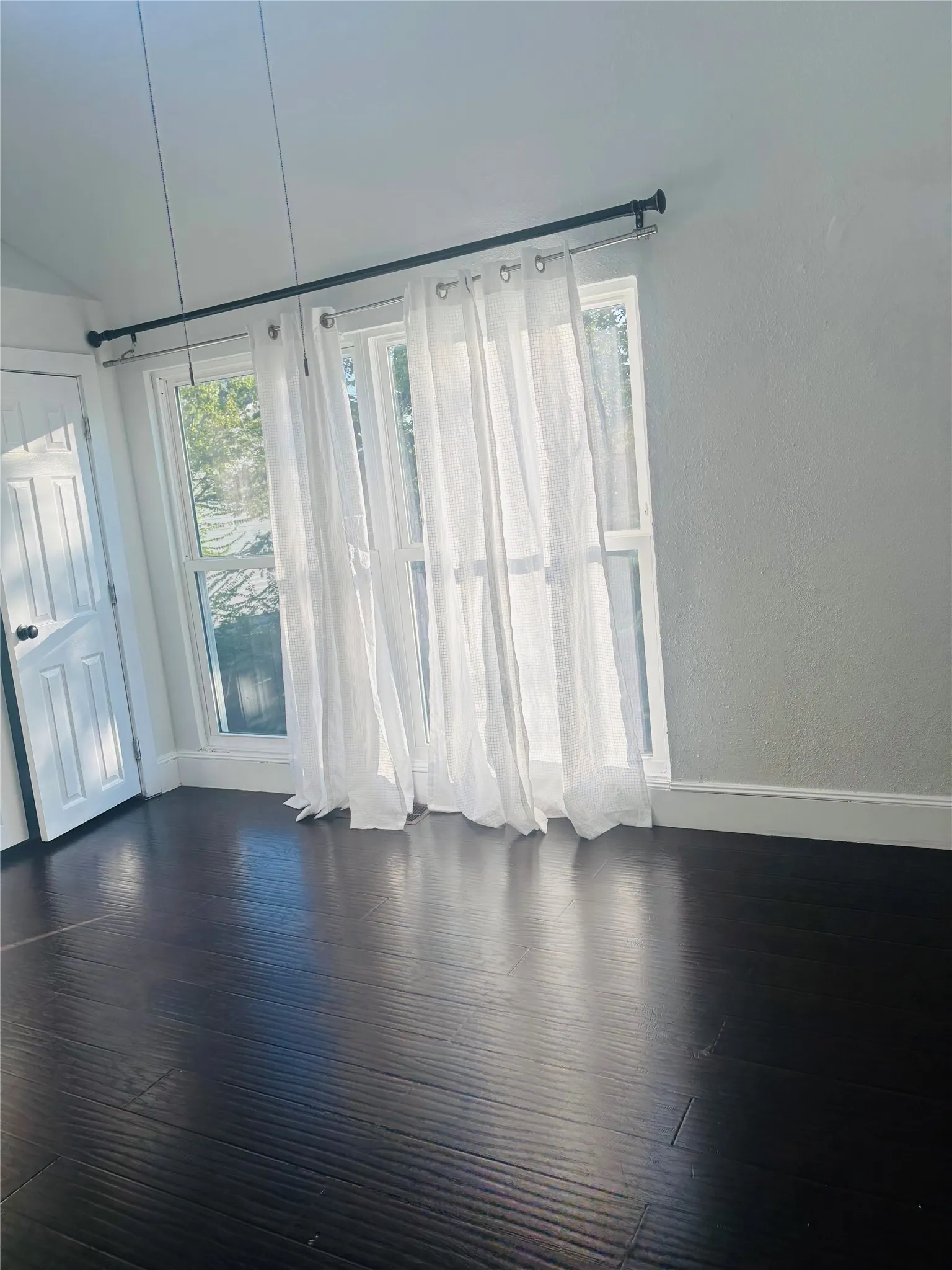 Condominium For Rent in Dallas County , 5815 Phoenix Drive 3A12, Dallas, Texas 75231, 2 Bedroom, 2 Bathroom, 2 Garage spaces, 1,175 Sqft, built in 1981, mls#21390478, Real Estate Agent in Dallas, Homes For Rent in Dallas county, Homes For Rent in Dallas, Realtor in Dallas Texas, Real Estate Brokerage Independent Realty Texas, Luminita Cordes Realtor