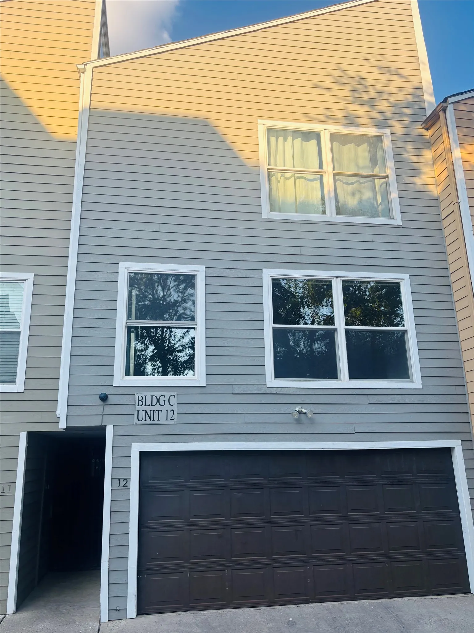 Condominium For Rent in Dallas County , 5815 Phoenix Drive 3A12, Dallas, Texas 75231, 2 Bedroom, 2 Bathroom, 2 Garage spaces, 1,175 Sqft, built in 1981, mls#21390478, Real Estate Agent in Dallas, Homes For Rent in Dallas county, Homes For Rent in Dallas, Realtor in Dallas Texas, Real Estate Brokerage Independent Realty Texas, Luminita Cordes Realtor