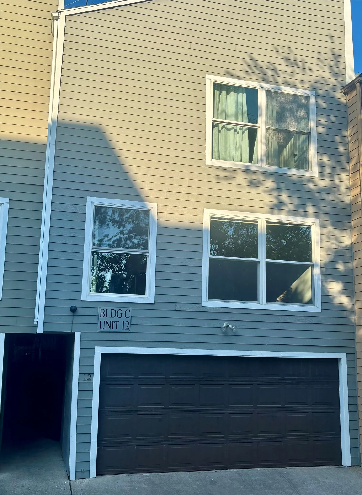 Condominium For Rent in Dallas County , 5815 Phoenix Drive 3A12, Dallas, Texas 75231, 2 Bedroom, 2 Bathroom, 2 Garage spaces, 1,175 Sqft, built in 1981, mls#21390478, Real Estate Agent in Dallas, Homes For Rent in Dallas county, Homes For Rent in Dallas, Realtor in Dallas Texas, Real Estate Brokerage Independent Realty Texas, Luminita Cordes Realtor