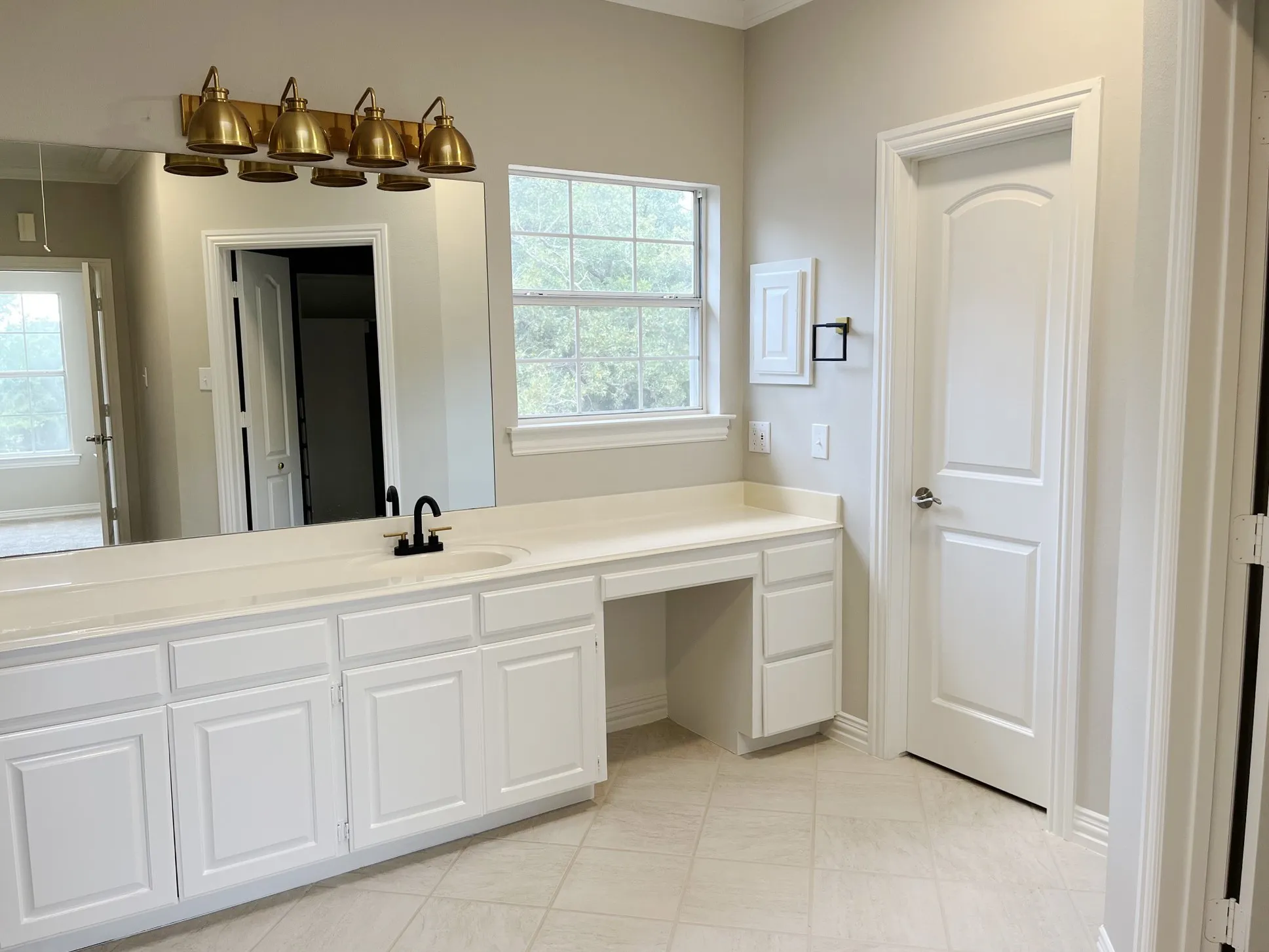 Single Family Residence For Sale in Denton County , 1621 Holly Place, Flower Mound, Texas 75022, 4 Bedroom, 2 Bathroom, Garage spaces, 2,634 Sqft, built in 1975, mls#21389838, Real Estate Agent in Flower Mound, Homes For Sale in Denton county, Homes For Sale in Flower Mound, Realtor in Flower Mound Texas, Real Estate Brokerage Independent Realty Texas, Luminita Cordes Realtor