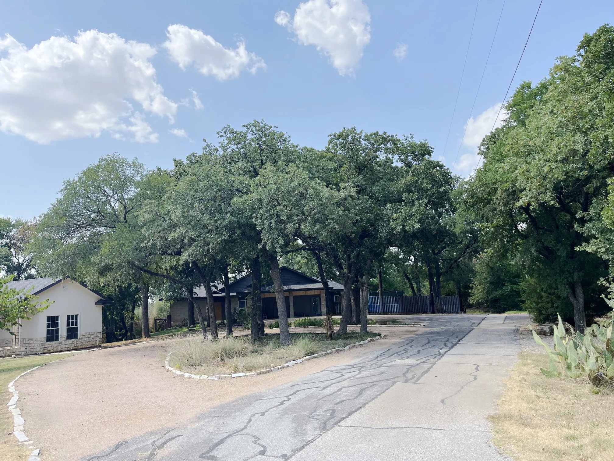 Single Family Residence For Sale in Denton County , 1621 Holly Place, Flower Mound, Texas 75022, 4 Bedroom, 2 Bathroom, Garage spaces, 2,634 Sqft, built in 1975, mls#21389838, Real Estate Agent in Flower Mound, Homes For Sale in Denton county, Homes For Sale in Flower Mound, Realtor in Flower Mound Texas, Real Estate Brokerage Independent Realty Texas, Luminita Cordes Realtor