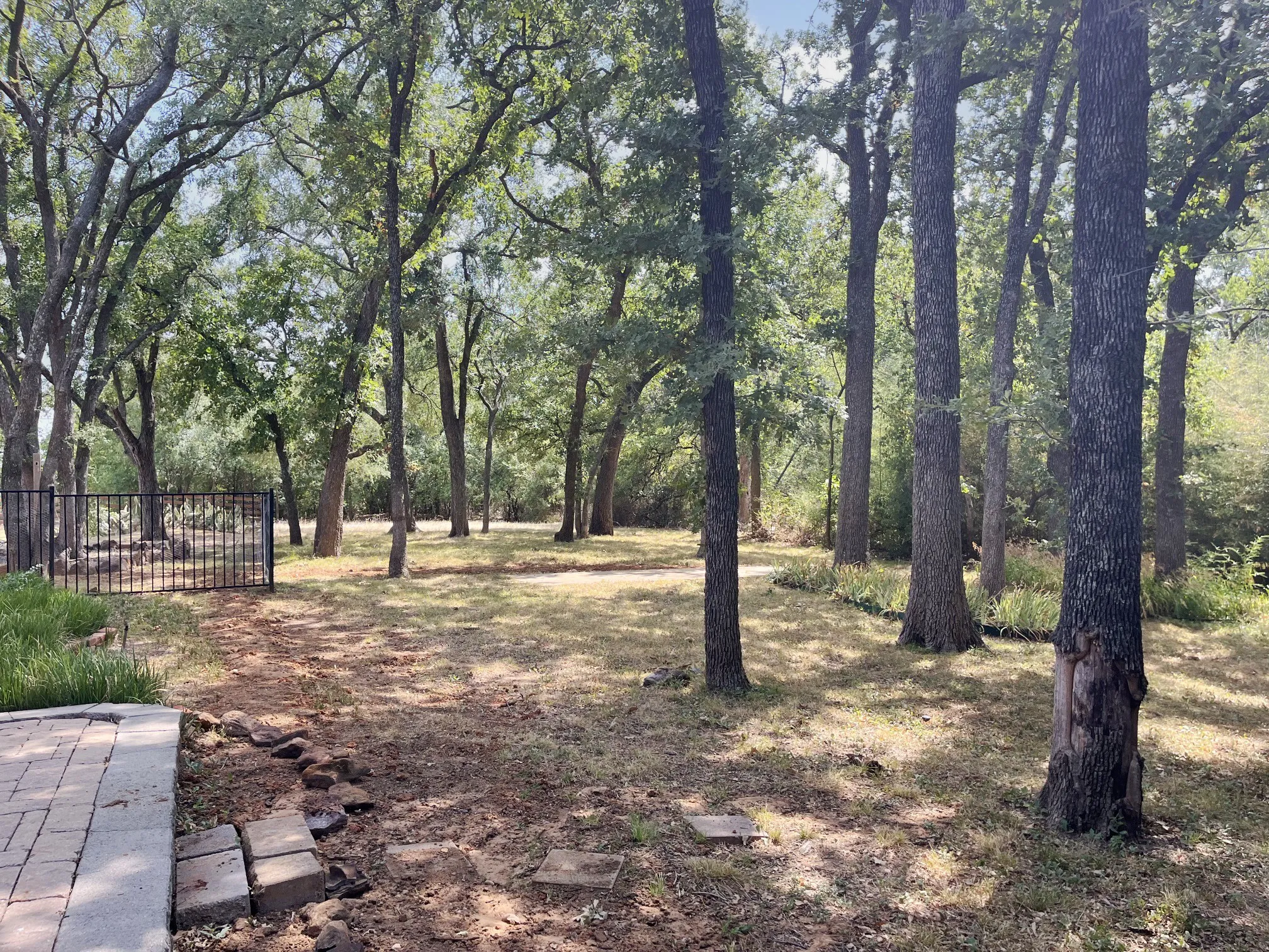 Single Family Residence For Sale in Denton County , 1621 Holly Place, Flower Mound, Texas 75022, 4 Bedroom, 2 Bathroom, Garage spaces, 2,634 Sqft, built in 1975, mls#21389838, Real Estate Agent in Flower Mound, Homes For Sale in Denton county, Homes For Sale in Flower Mound, Realtor in Flower Mound Texas, Real Estate Brokerage Independent Realty Texas, Luminita Cordes Realtor