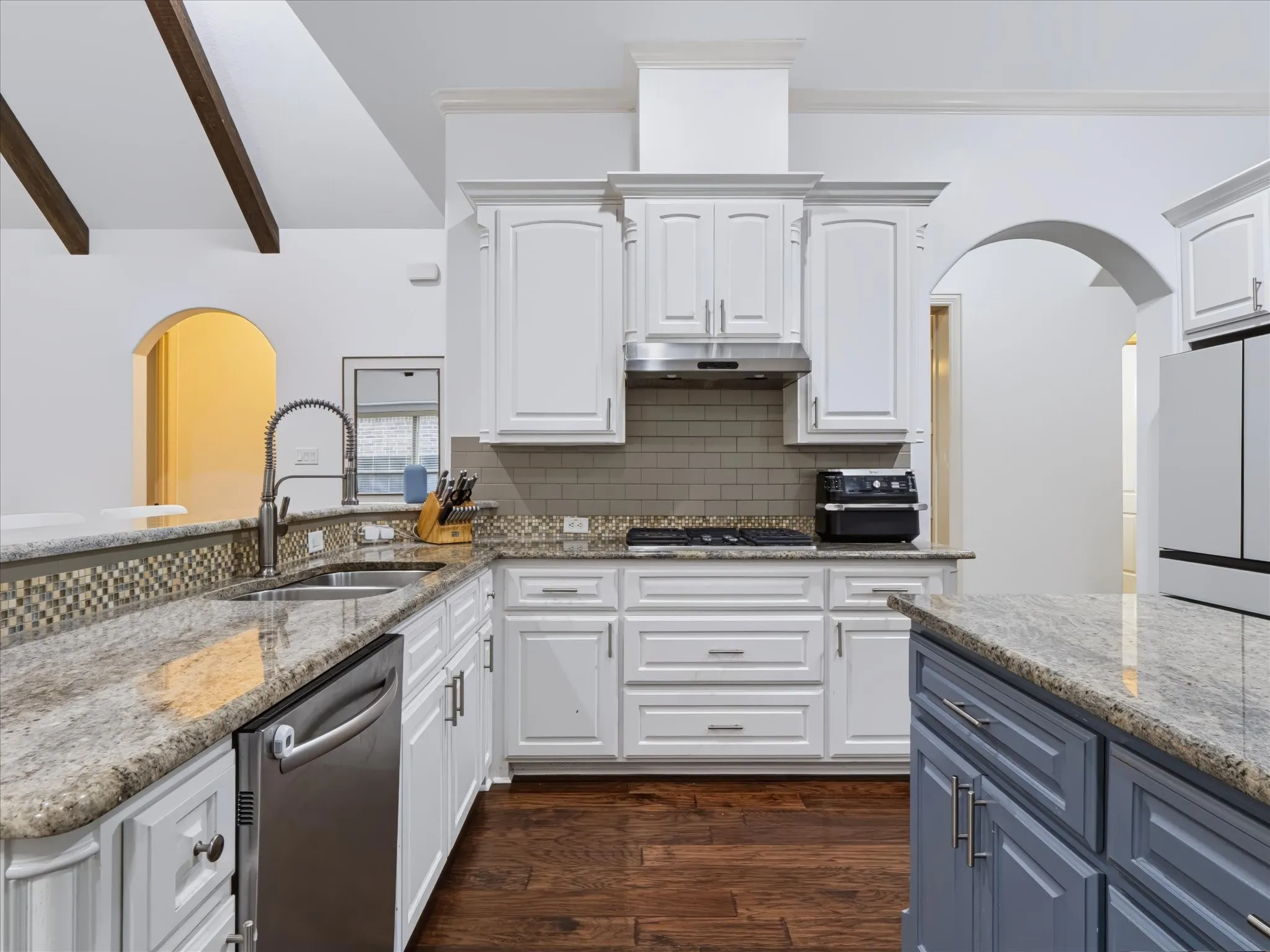 Single Family Residence For Rent in Tarrant County , 4720 Trevor Trail, Grapevine, Texas 76051, 4 Bedroom, 3 Bathroom, 2 Garage spaces, 2,946 Sqft, built in 2012, mls#21390242, Real Estate Agent in Grapevine, Homes For Rent in Tarrant county, Homes For Rent in Grapevine, Realtor in Grapevine Texas, Real Estate Brokerage Independent Realty Texas, Luminita Cordes Realtor