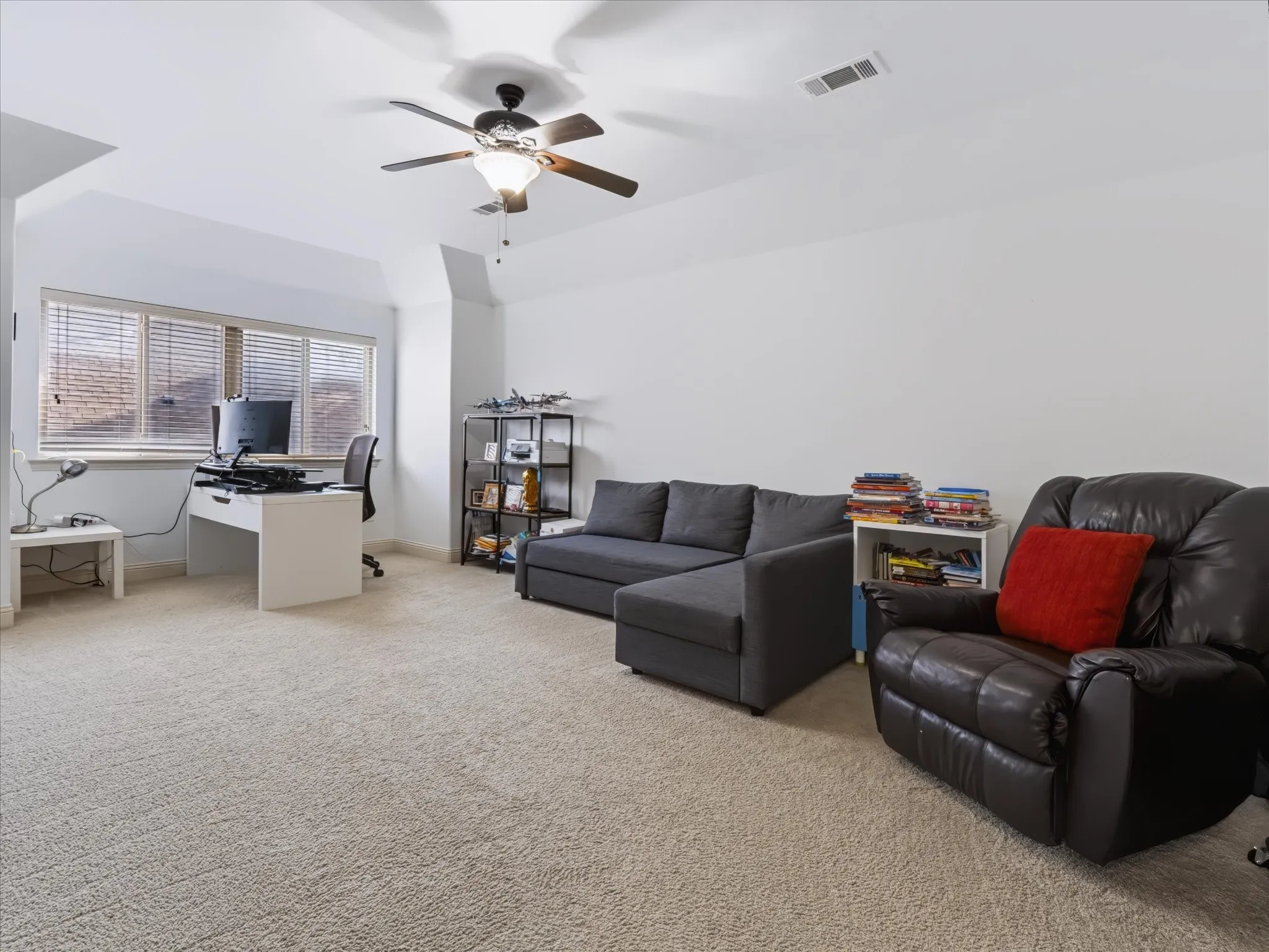 Single Family Residence For Rent in Tarrant County , 4720 Trevor Trail, Grapevine, Texas 76051, 4 Bedroom, 3 Bathroom, 2 Garage spaces, 2,946 Sqft, built in 2012, mls#21390242, Real Estate Agent in Grapevine, Homes For Rent in Tarrant county, Homes For Rent in Grapevine, Realtor in Grapevine Texas, Real Estate Brokerage Independent Realty Texas, Luminita Cordes Realtor