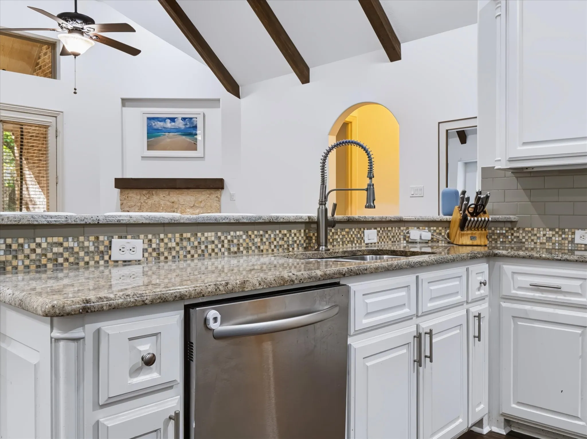 Single Family Residence For Rent in Tarrant County , 4720 Trevor Trail, Grapevine, Texas 76051, 4 Bedroom, 3 Bathroom, 2 Garage spaces, 2,946 Sqft, built in 2012, mls#21390242, Real Estate Agent in Grapevine, Homes For Rent in Tarrant county, Homes For Rent in Grapevine, Realtor in Grapevine Texas, Real Estate Brokerage Independent Realty Texas, Luminita Cordes Realtor