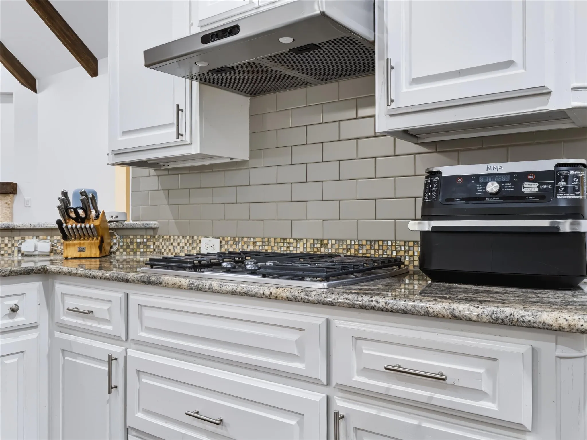 Single Family Residence For Rent in Tarrant County , 4720 Trevor Trail, Grapevine, Texas 76051, 4 Bedroom, 3 Bathroom, 2 Garage spaces, 2,946 Sqft, built in 2012, mls#21390242, Real Estate Agent in Grapevine, Homes For Rent in Tarrant county, Homes For Rent in Grapevine, Realtor in Grapevine Texas, Real Estate Brokerage Independent Realty Texas, Luminita Cordes Realtor