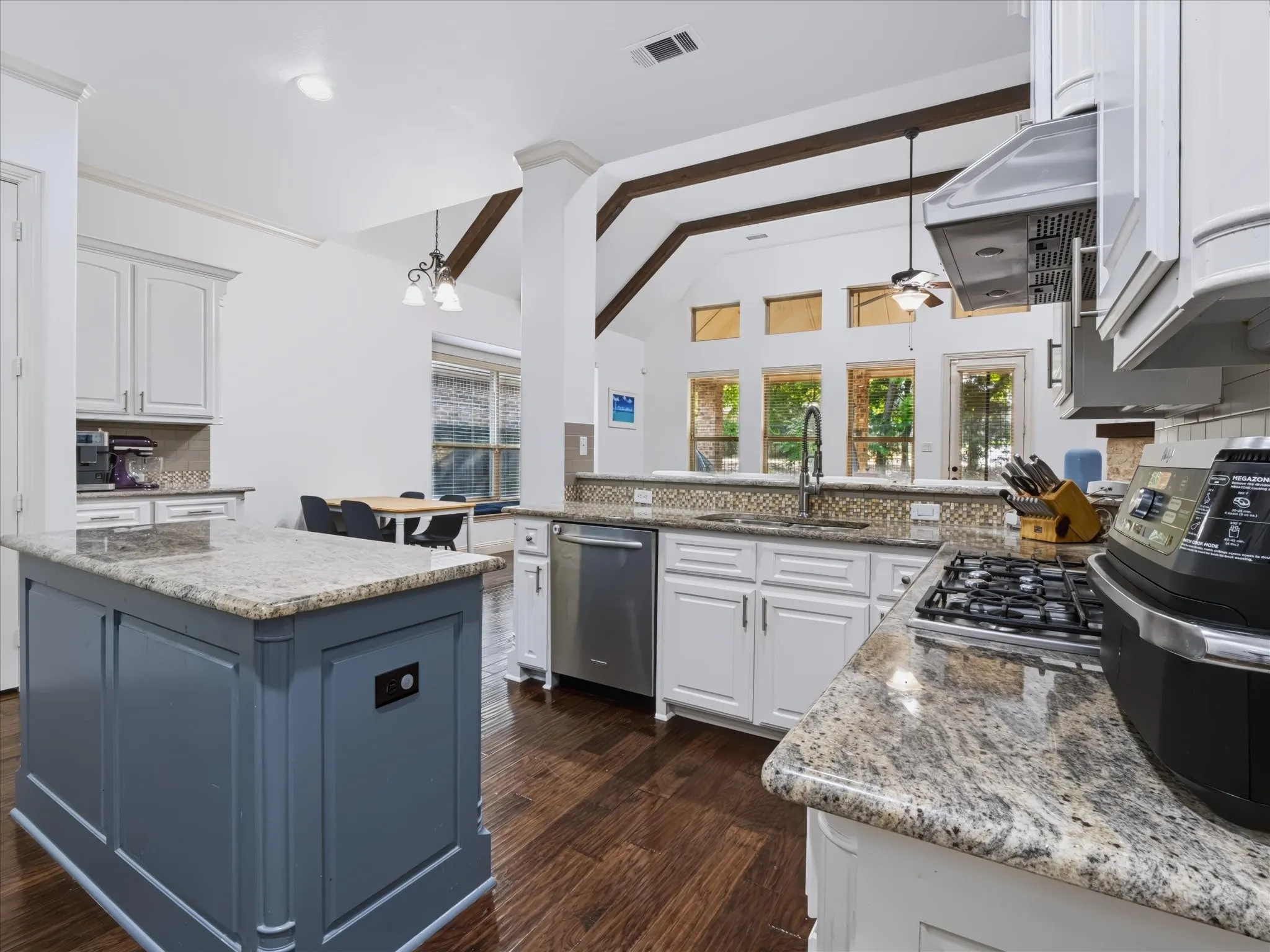 Single Family Residence For Rent in Tarrant County , 4720 Trevor Trail, Grapevine, Texas 76051, 4 Bedroom, 3 Bathroom, 2 Garage spaces, 2,946 Sqft, built in 2012, mls#21390242, Real Estate Agent in Grapevine, Homes For Rent in Tarrant county, Homes For Rent in Grapevine, Realtor in Grapevine Texas, Real Estate Brokerage Independent Realty Texas, Luminita Cordes Realtor