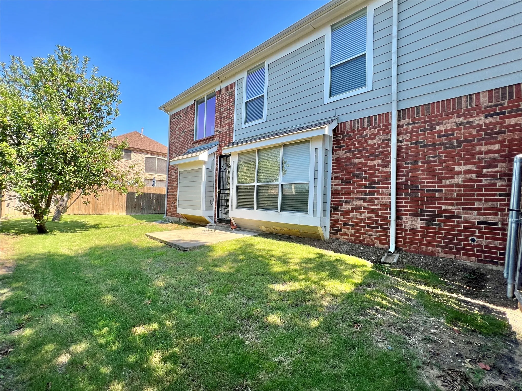 Single Family Residence For Rent in Dallas County , 10404 OFFSHORE Drive, Irving, Texas 75063, 4 Bedroom, 4 Bathroom, 2 Garage spaces, 3,345 Sqft, built in 2007, mls#21390416, Real Estate Agent in Irving, Homes For Rent in Dallas county, Homes For Rent in Irving, Realtor in Irving Texas, Real Estate Brokerage Independent Realty Texas, Luminita Cordes Realtor