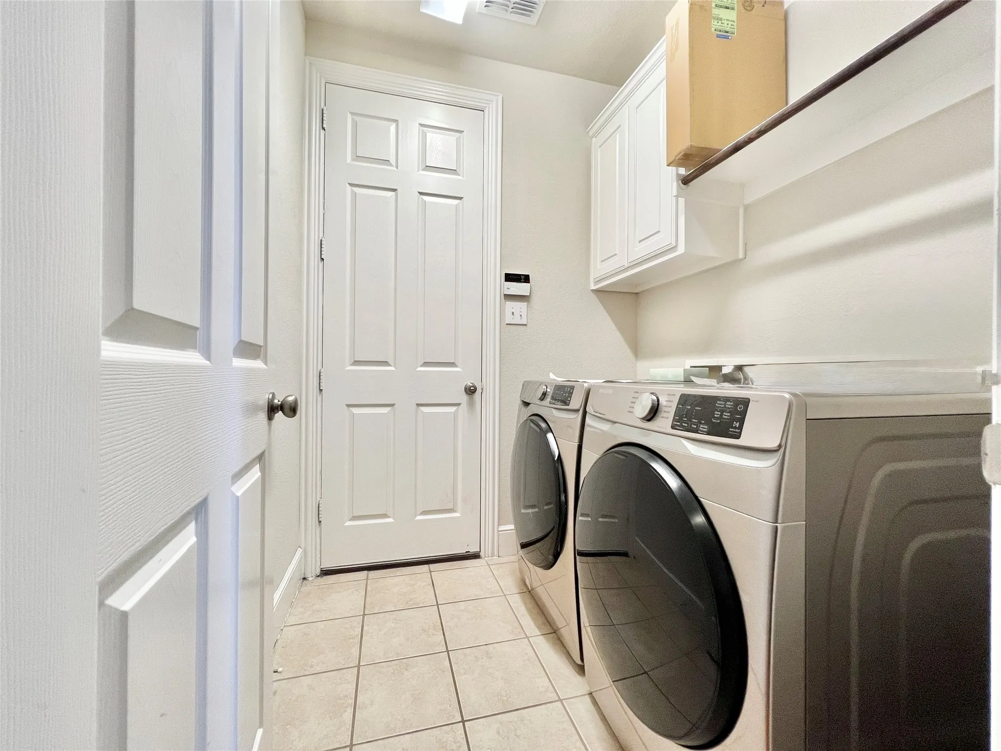 Single Family Residence For Rent in Dallas County , 10404 OFFSHORE Drive, Irving, Texas 75063, 4 Bedroom, 4 Bathroom, 2 Garage spaces, 3,345 Sqft, built in 2007, mls#21390416, Real Estate Agent in Irving, Homes For Rent in Dallas county, Homes For Rent in Irving, Realtor in Irving Texas, Real Estate Brokerage Independent Realty Texas, Luminita Cordes Realtor