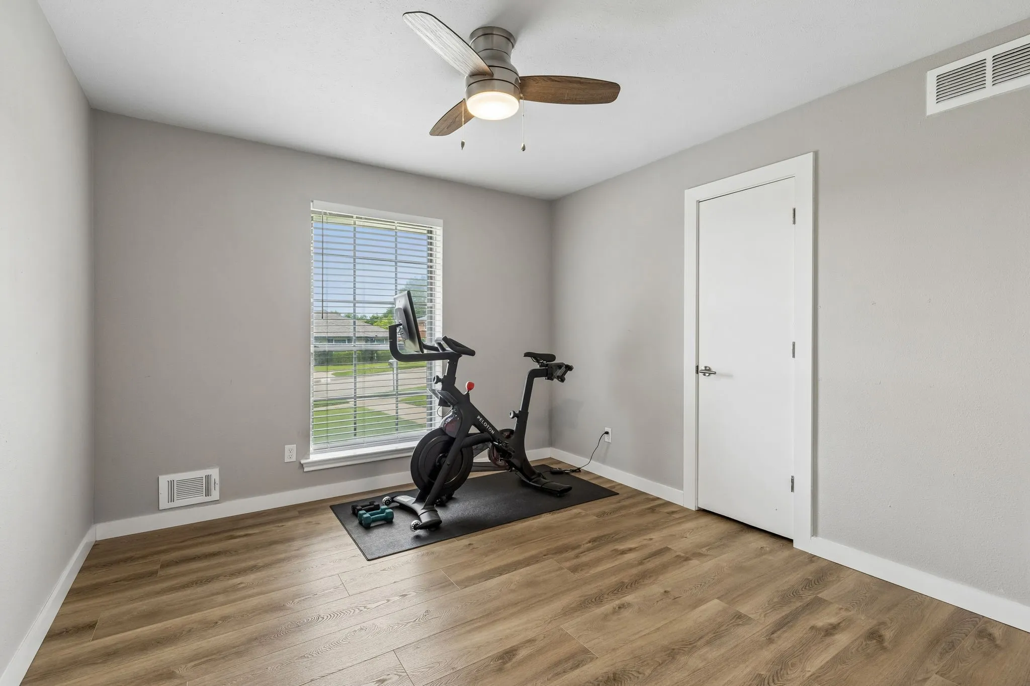 Single Family Residence For Sale in Collin County , 304 Meadowlark Drive, Richardson, Texas 75080, 4 Bedroom, 3 Bathroom, 2 Garage spaces, 2,192 Sqft, built in 1970, mls#21389176, Real Estate Agent in Richardson, Homes For Sale in Collin county, Homes For Sale in Richardson, Realtor in Richardson Texas, Real Estate Brokerage Independent Realty Texas, Luminita Cordes Realtor