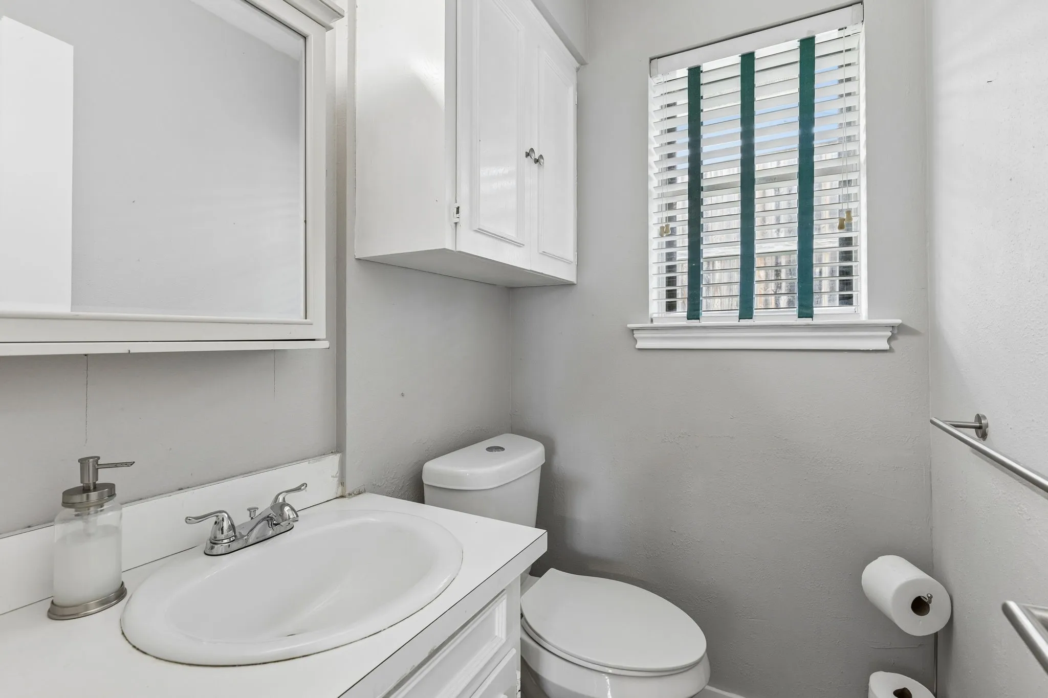Single Family Residence For Sale in Collin County , 304 Meadowlark Drive, Richardson, Texas 75080, 4 Bedroom, 3 Bathroom, 2 Garage spaces, 2,192 Sqft, built in 1970, mls#21389176, Real Estate Agent in Richardson, Homes For Sale in Collin county, Homes For Sale in Richardson, Realtor in Richardson Texas, Real Estate Brokerage Independent Realty Texas, Luminita Cordes Realtor