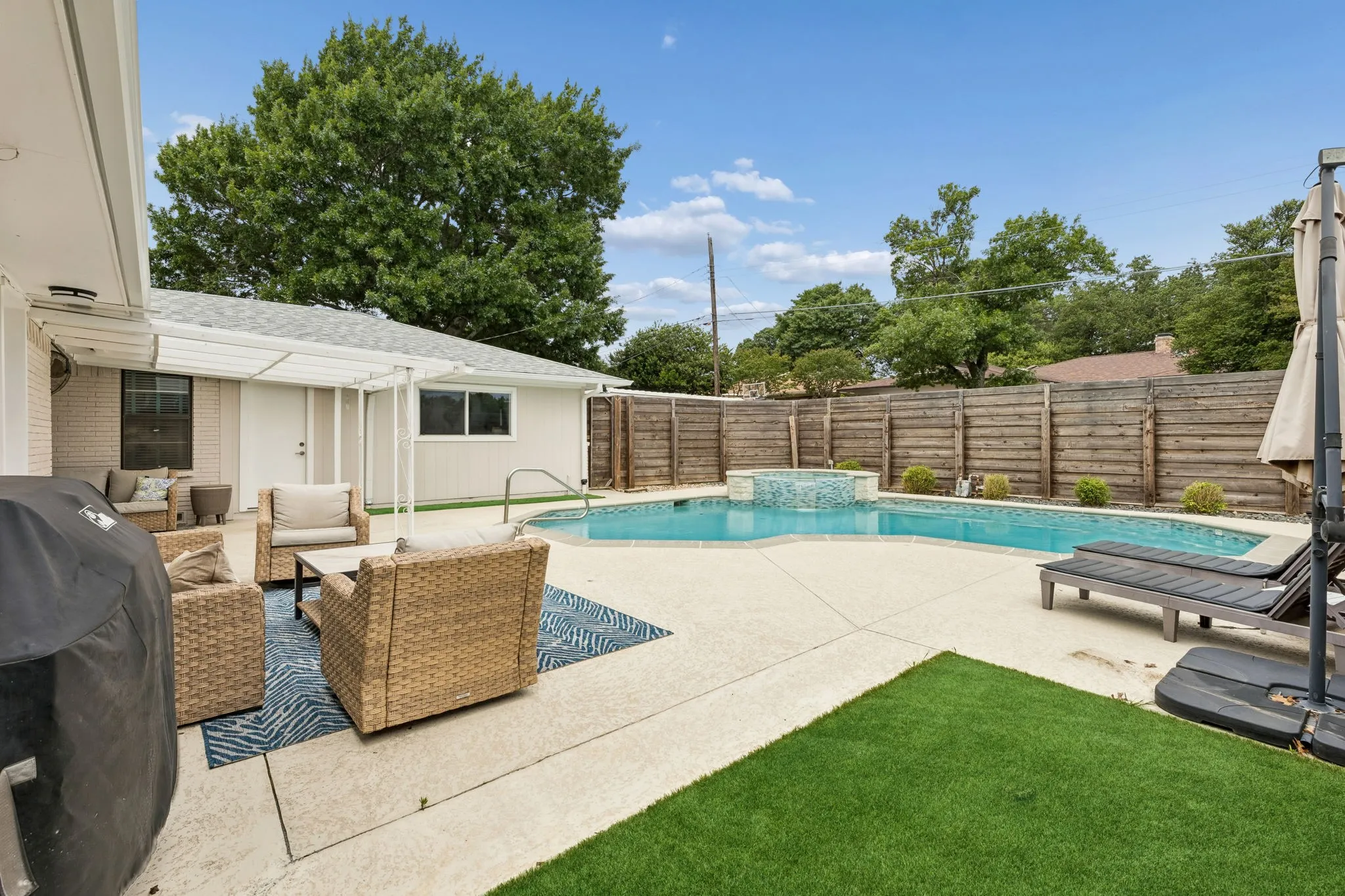 Single Family Residence For Sale in Collin County , 304 Meadowlark Drive, Richardson, Texas 75080, 4 Bedroom, 3 Bathroom, 2 Garage spaces, 2,192 Sqft, built in 1970, mls#21389176, Real Estate Agent in Richardson, Homes For Sale in Collin county, Homes For Sale in Richardson, Realtor in Richardson Texas, Real Estate Brokerage Independent Realty Texas, Luminita Cordes Realtor
