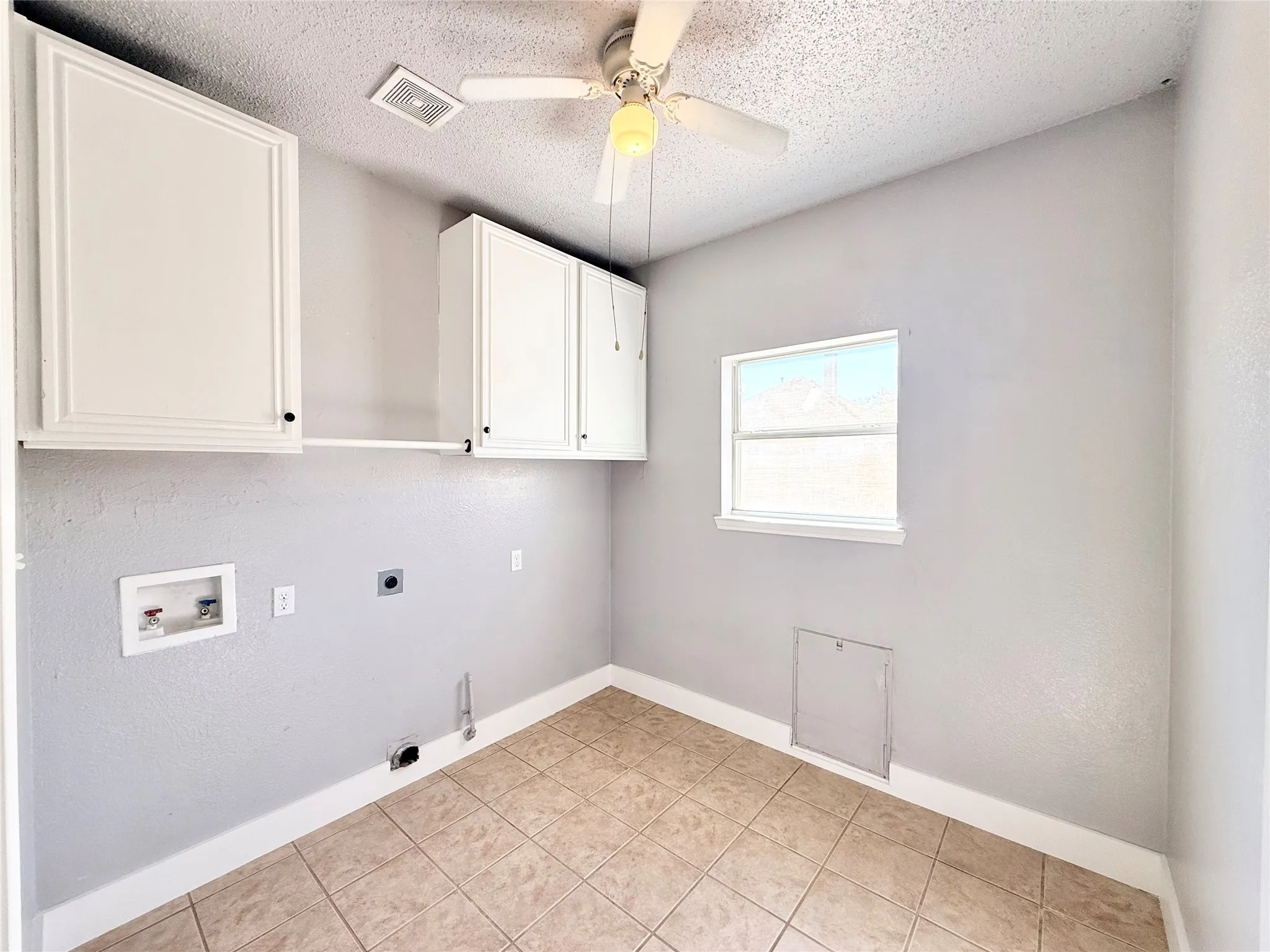 Single Family Residence For Rent in Tarrant County , 5709 Parkwood Trail, Haltom City, Texas 76137, 4 Bedroom, 3 Bathroom, 2 Garage spaces, 3,120 Sqft, built in 2001, mls#21388442, Real Estate Agent in Haltom City, Homes For Rent in Tarrant county, Homes For Rent in Haltom City, Realtor in Haltom City Texas, Real Estate Brokerage Independent Realty Texas, Luminita Cordes Realtor