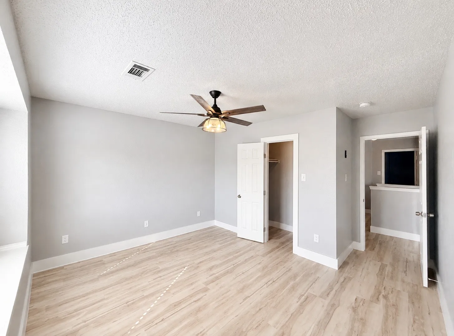 Single Family Residence For Rent in Tarrant County , 5709 Parkwood Trail, Haltom City, Texas 76137, 4 Bedroom, 3 Bathroom, 2 Garage spaces, 3,120 Sqft, built in 2001, mls#21388442, Real Estate Agent in Haltom City, Homes For Rent in Tarrant county, Homes For Rent in Haltom City, Realtor in Haltom City Texas, Real Estate Brokerage Independent Realty Texas, Luminita Cordes Realtor