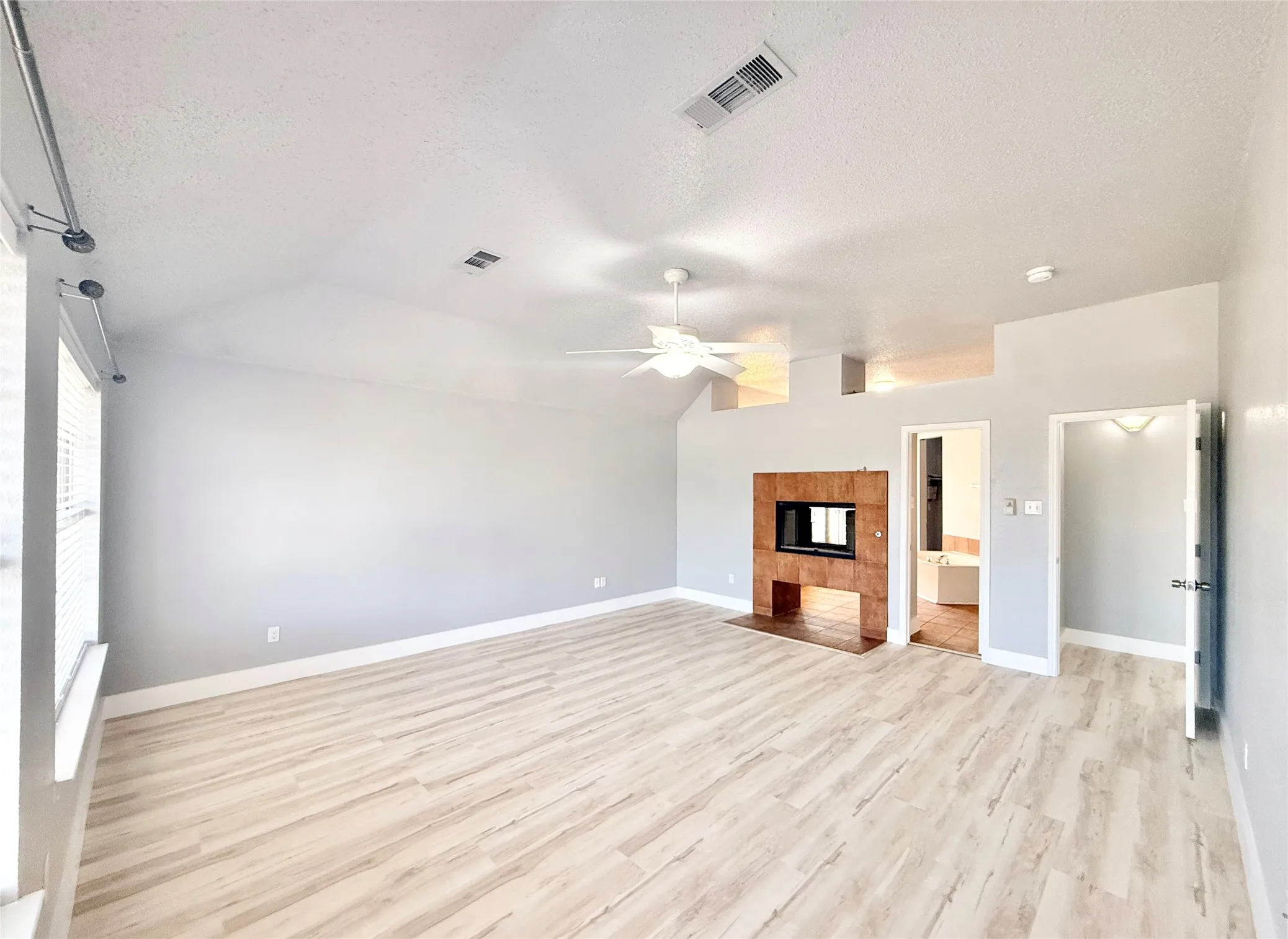 Single Family Residence For Rent in Tarrant County , 5709 Parkwood Trail, Haltom City, Texas 76137, 4 Bedroom, 3 Bathroom, 2 Garage spaces, 3,120 Sqft, built in 2001, mls#21388442, Real Estate Agent in Haltom City, Homes For Rent in Tarrant county, Homes For Rent in Haltom City, Realtor in Haltom City Texas, Real Estate Brokerage Independent Realty Texas, Luminita Cordes Realtor