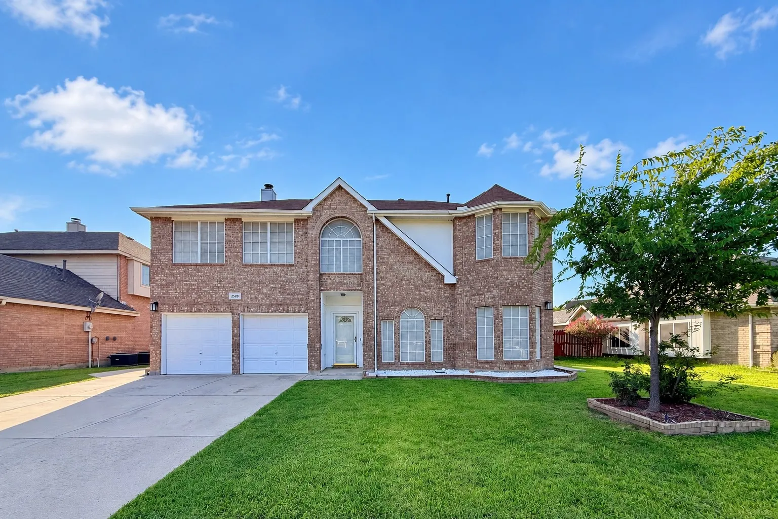 Single Family Residence For Rent in Tarrant County , 5709 Parkwood Trail, Haltom City, Texas 76137, 4 Bedroom, 3 Bathroom, 2 Garage spaces, 3,120 Sqft, built in 2001, mls#21388442, Real Estate Agent in Haltom City, Homes For Rent in Tarrant county, Homes For Rent in Haltom City, Realtor in Haltom City Texas, Real Estate Brokerage Independent Realty Texas, Luminita Cordes Realtor