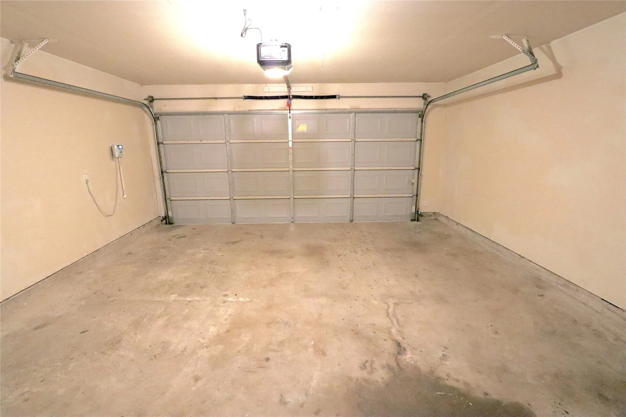 Single Family Residence For Sale in Denton County , 1000 Warbler Lane, Aubrey, Texas 76227, 4 Bedroom, 2 Bathroom, 2 Garage spaces, 2,060 Sqft, built in 2003, mls#21390435, Real Estate Agent in Aubrey, Homes For Sale in Denton county, Homes For Sale in Aubrey, Realtor in Aubrey Texas, Real Estate Brokerage Independent Realty Texas, Luminita Cordes Realtor