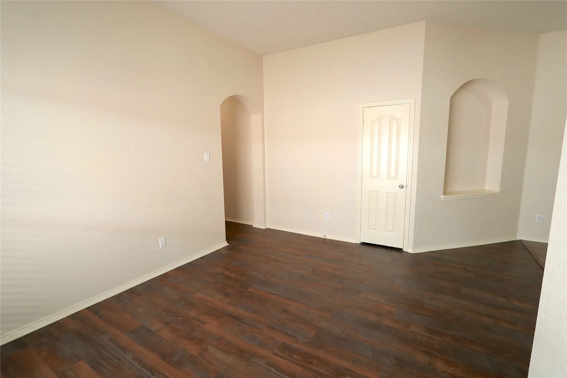 Single Family Residence For Sale in Denton County , 1000 Warbler Lane, Aubrey, Texas 76227, 4 Bedroom, 2 Bathroom, 2 Garage spaces, 2,060 Sqft, built in 2003, mls#21390435, Real Estate Agent in Aubrey, Homes For Sale in Denton county, Homes For Sale in Aubrey, Realtor in Aubrey Texas, Real Estate Brokerage Independent Realty Texas, Luminita Cordes Realtor