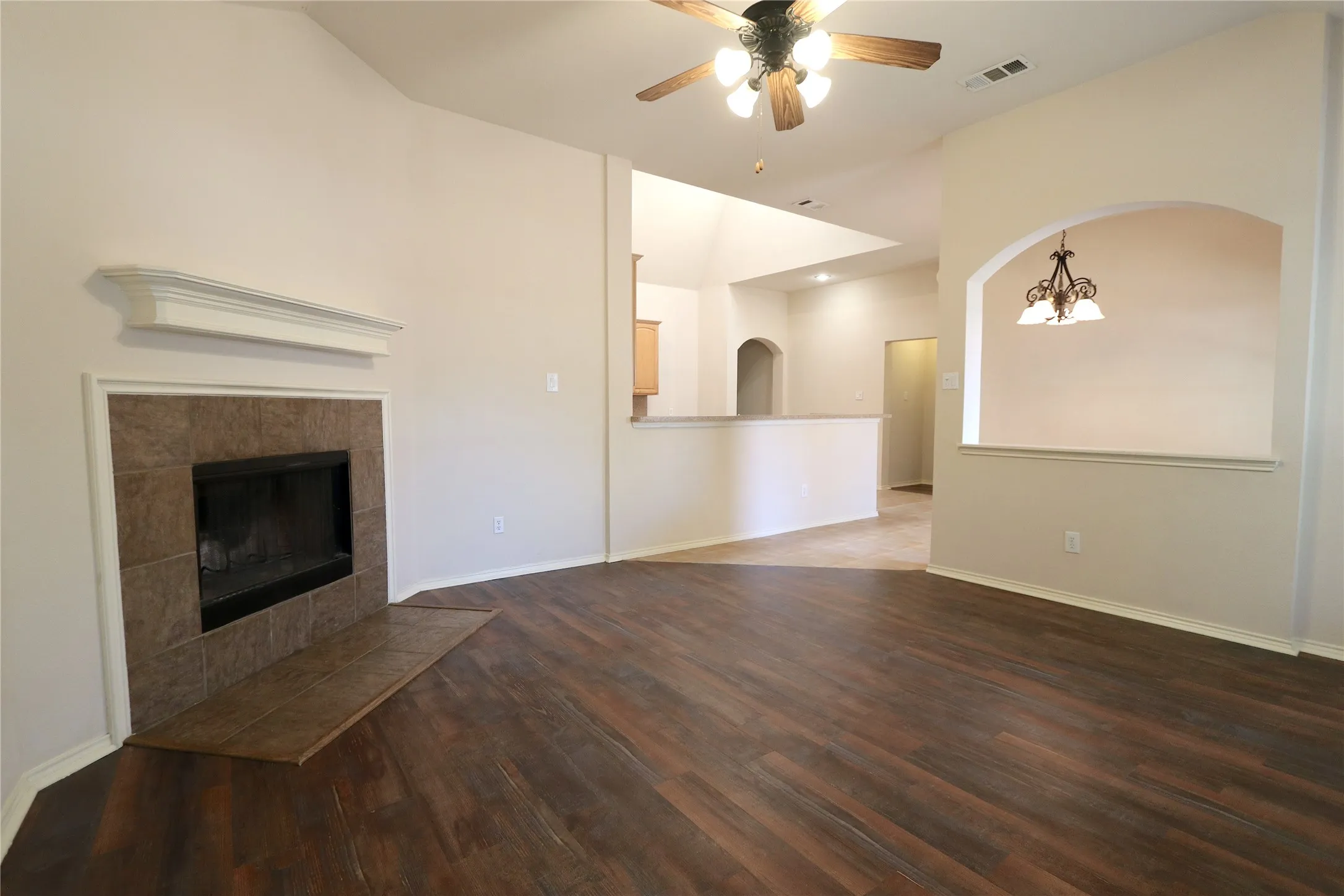 Single Family Residence For Sale in Denton County , 1000 Warbler Lane, Aubrey, Texas 76227, 4 Bedroom, 2 Bathroom, 2 Garage spaces, 2,060 Sqft, built in 2003, mls#21390435, Real Estate Agent in Aubrey, Homes For Sale in Denton county, Homes For Sale in Aubrey, Realtor in Aubrey Texas, Real Estate Brokerage Independent Realty Texas, Luminita Cordes Realtor