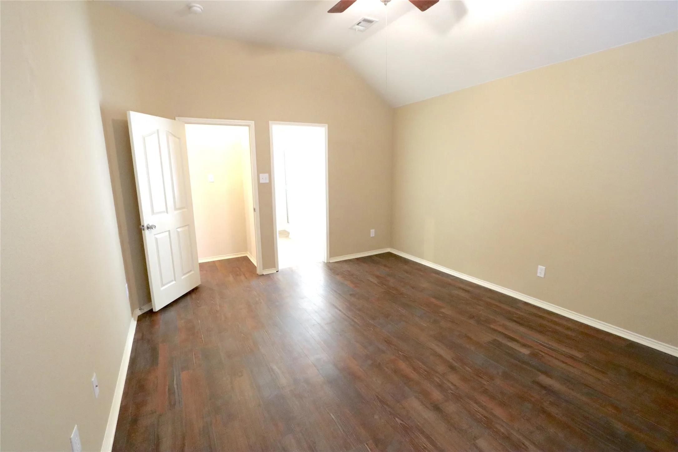 Single Family Residence For Sale in Denton County , 1000 Warbler Lane, Aubrey, Texas 76227, 4 Bedroom, 2 Bathroom, 2 Garage spaces, 2,060 Sqft, built in 2003, mls#21390435, Real Estate Agent in Aubrey, Homes For Sale in Denton county, Homes For Sale in Aubrey, Realtor in Aubrey Texas, Real Estate Brokerage Independent Realty Texas, Luminita Cordes Realtor