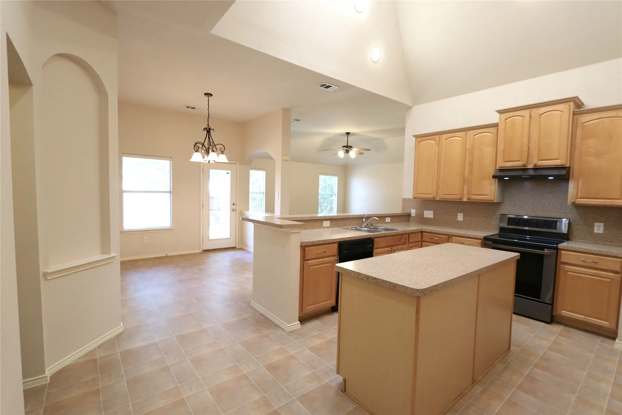 Single Family Residence For Sale in Denton County , 1000 Warbler Lane, Aubrey, Texas 76227, 4 Bedroom, 2 Bathroom, 2 Garage spaces, 2,060 Sqft, built in 2003, mls#21390435, Real Estate Agent in Aubrey, Homes For Sale in Denton county, Homes For Sale in Aubrey, Realtor in Aubrey Texas, Real Estate Brokerage Independent Realty Texas, Luminita Cordes Realtor