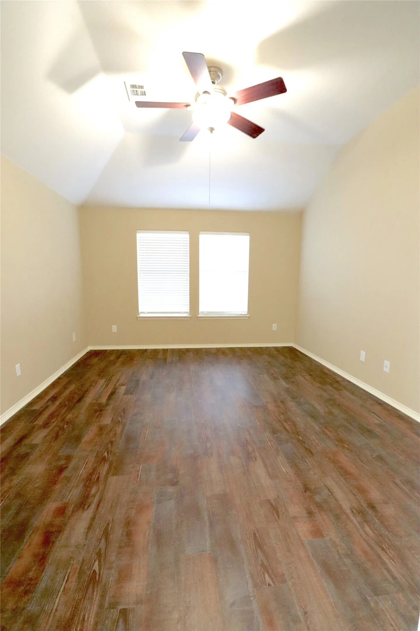 Single Family Residence For Sale in Denton County , 1000 Warbler Lane, Aubrey, Texas 76227, 4 Bedroom, 2 Bathroom, 2 Garage spaces, 2,060 Sqft, built in 2003, mls#21390435, Real Estate Agent in Aubrey, Homes For Sale in Denton county, Homes For Sale in Aubrey, Realtor in Aubrey Texas, Real Estate Brokerage Independent Realty Texas, Luminita Cordes Realtor