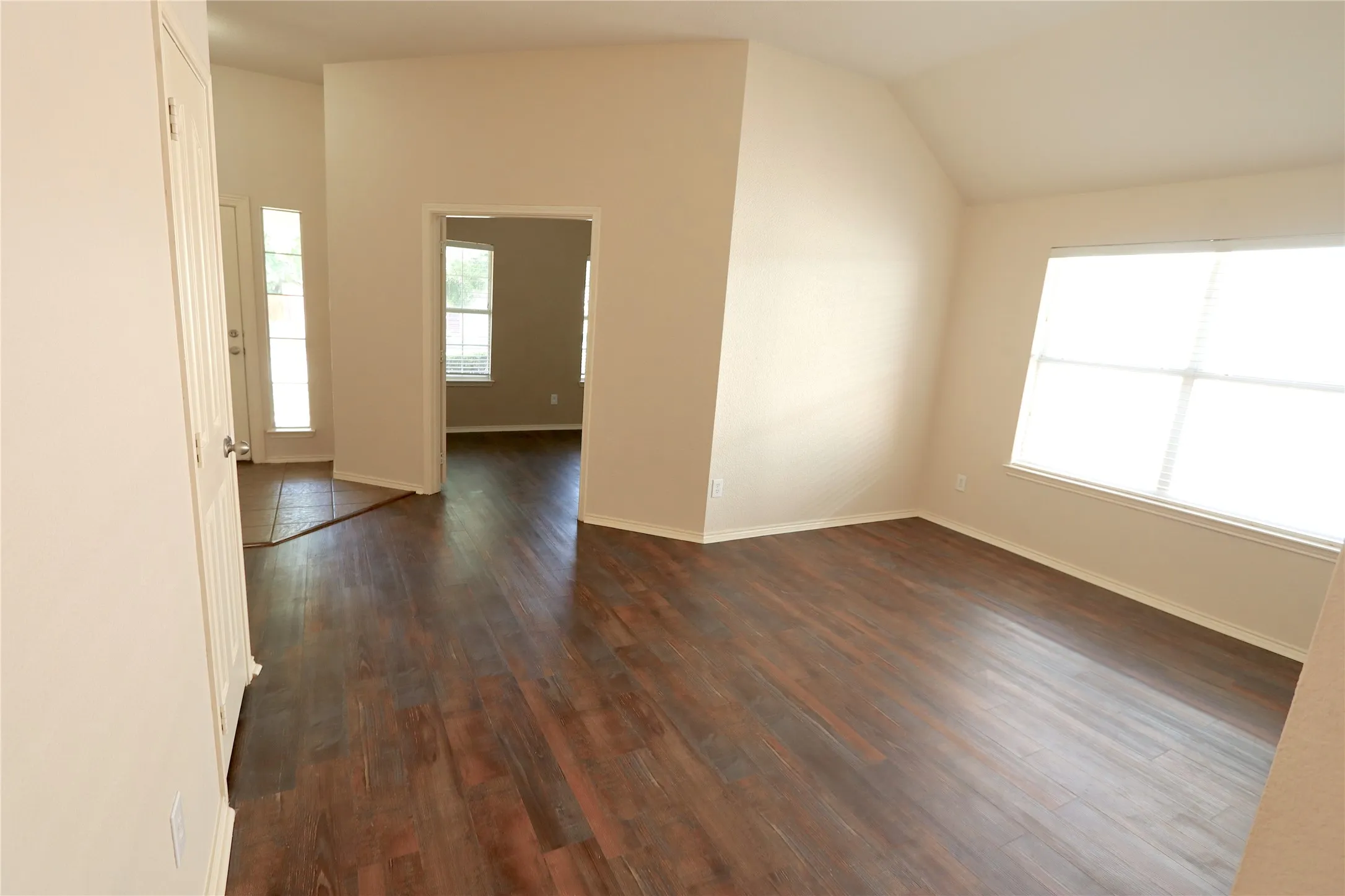 Single Family Residence For Sale in Denton County , 1000 Warbler Lane, Aubrey, Texas 76227, 4 Bedroom, 2 Bathroom, 2 Garage spaces, 2,060 Sqft, built in 2003, mls#21390435, Real Estate Agent in Aubrey, Homes For Sale in Denton county, Homes For Sale in Aubrey, Realtor in Aubrey Texas, Real Estate Brokerage Independent Realty Texas, Luminita Cordes Realtor